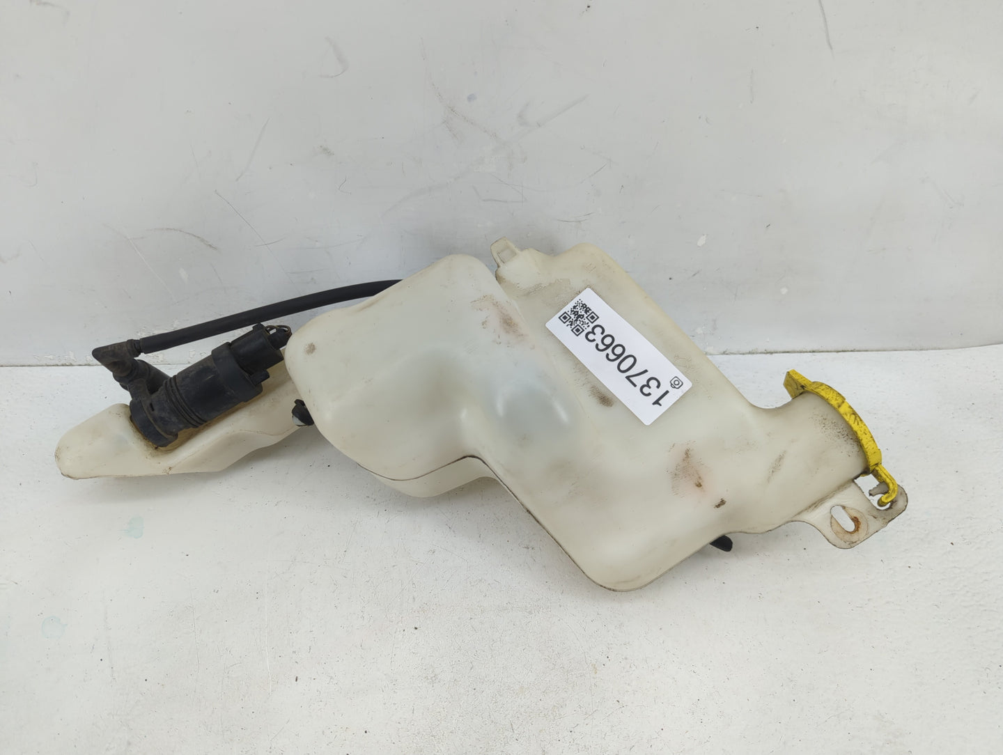 Jeep Compass Windshield Washer Fluid Reservoir Bottle Oem - Oemusedautoparts1.com