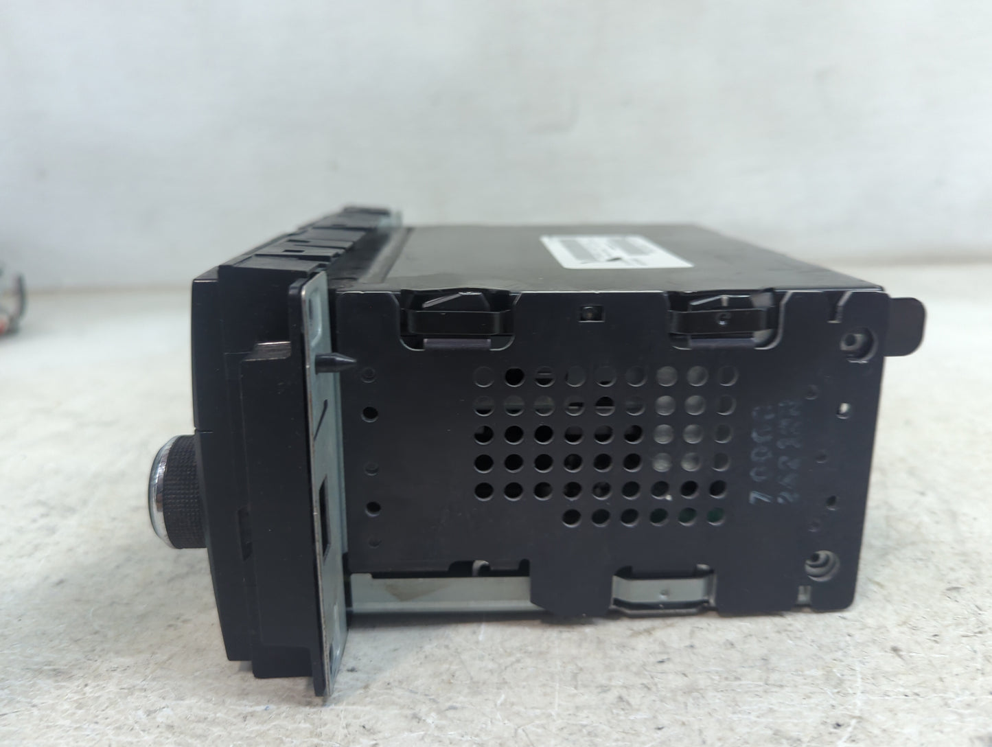 2011-2012 Jeep Compass Radio AM FM Cd Player Receiver Replacement P/N:P05091195AB SPNP05091195AB, VLNM04 Fits Fits 2011 2012