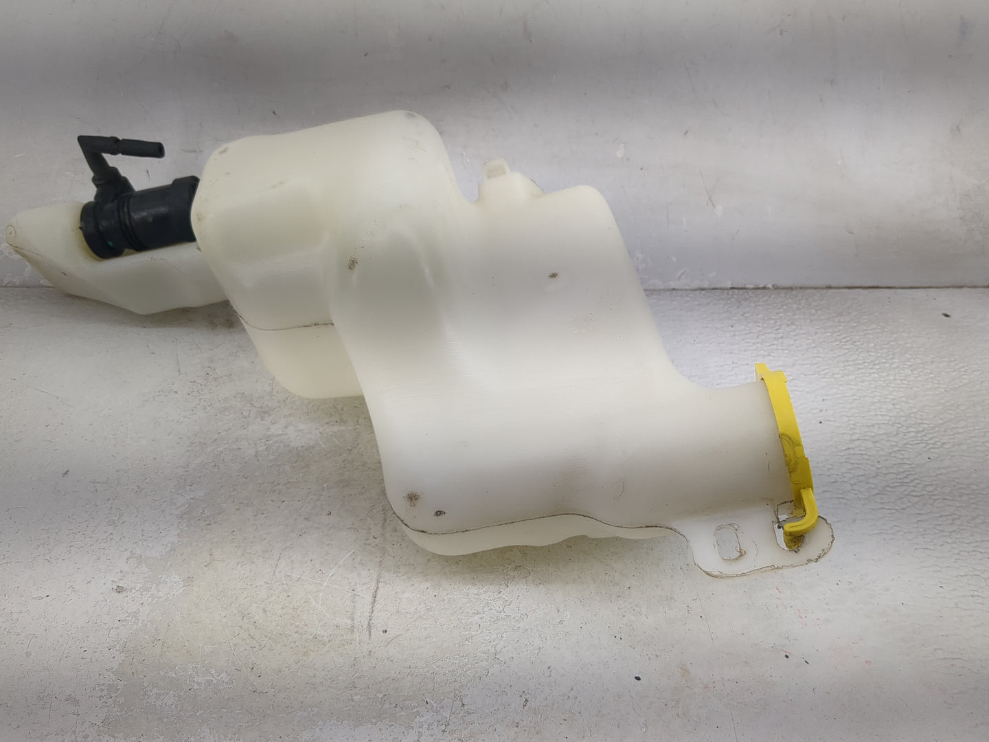 Jeep Compass Windshield Washer Fluid Reservoir Bottle Oem 1474062 - Oemusedautoparts1.com