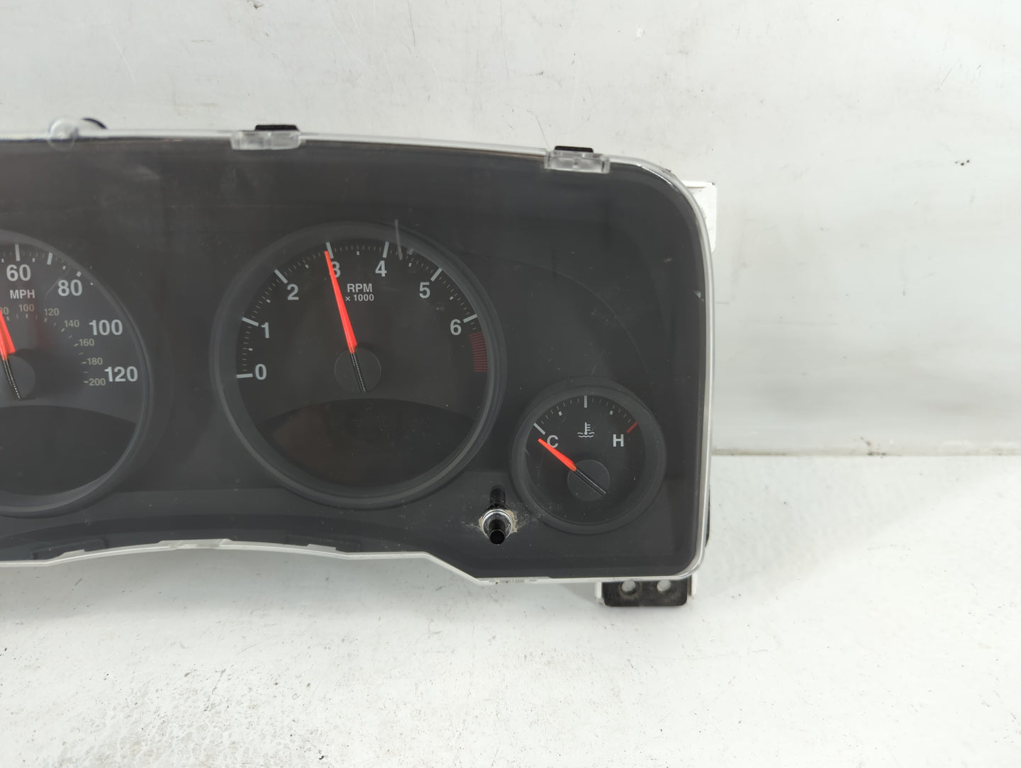 2011-2012 Jeep Compass Instrument Cluster Speedometer Gauges P/N:68080402AC Fits Fits 2011 2012 OEM Used Auto Parts - Oemuse
