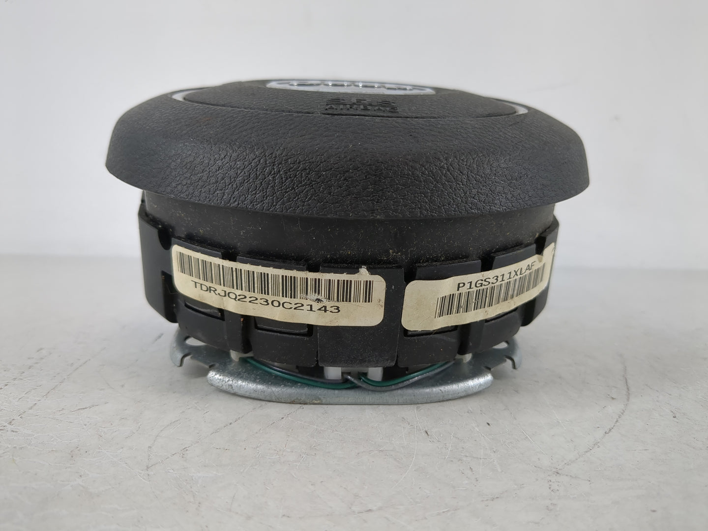 2011 Jeep Grand Cherokee Air Bag Driver Left Steering Wheel Mounted Fits OEM Used Auto Parts - Oemusedautoparts1.com