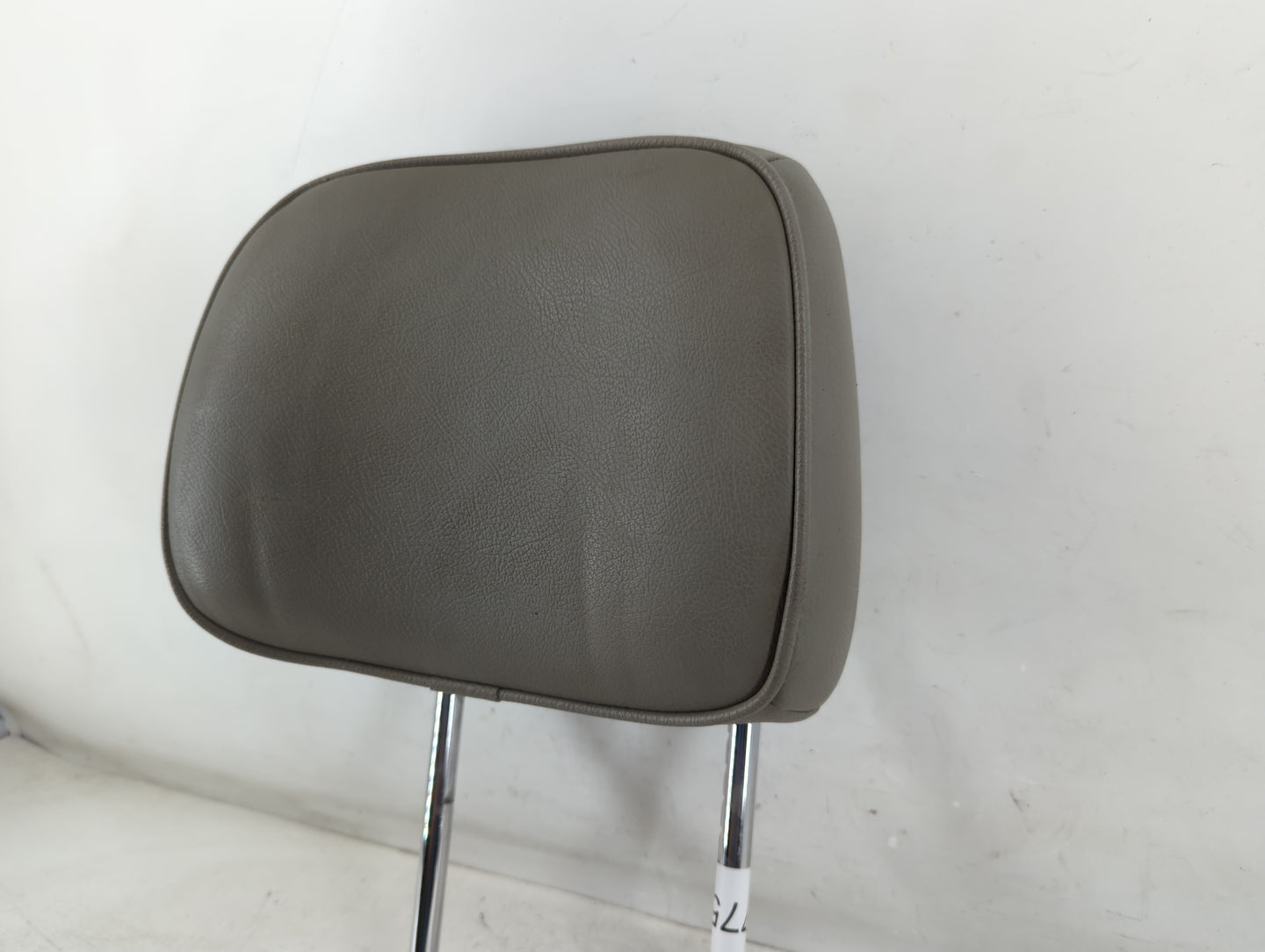 2011-2012 Jeep Grand Cherokee Headrest Head Rest Front Driver Passenger Seat Fits Fits 2011 2012 OEM Used Auto Parts - Oemus