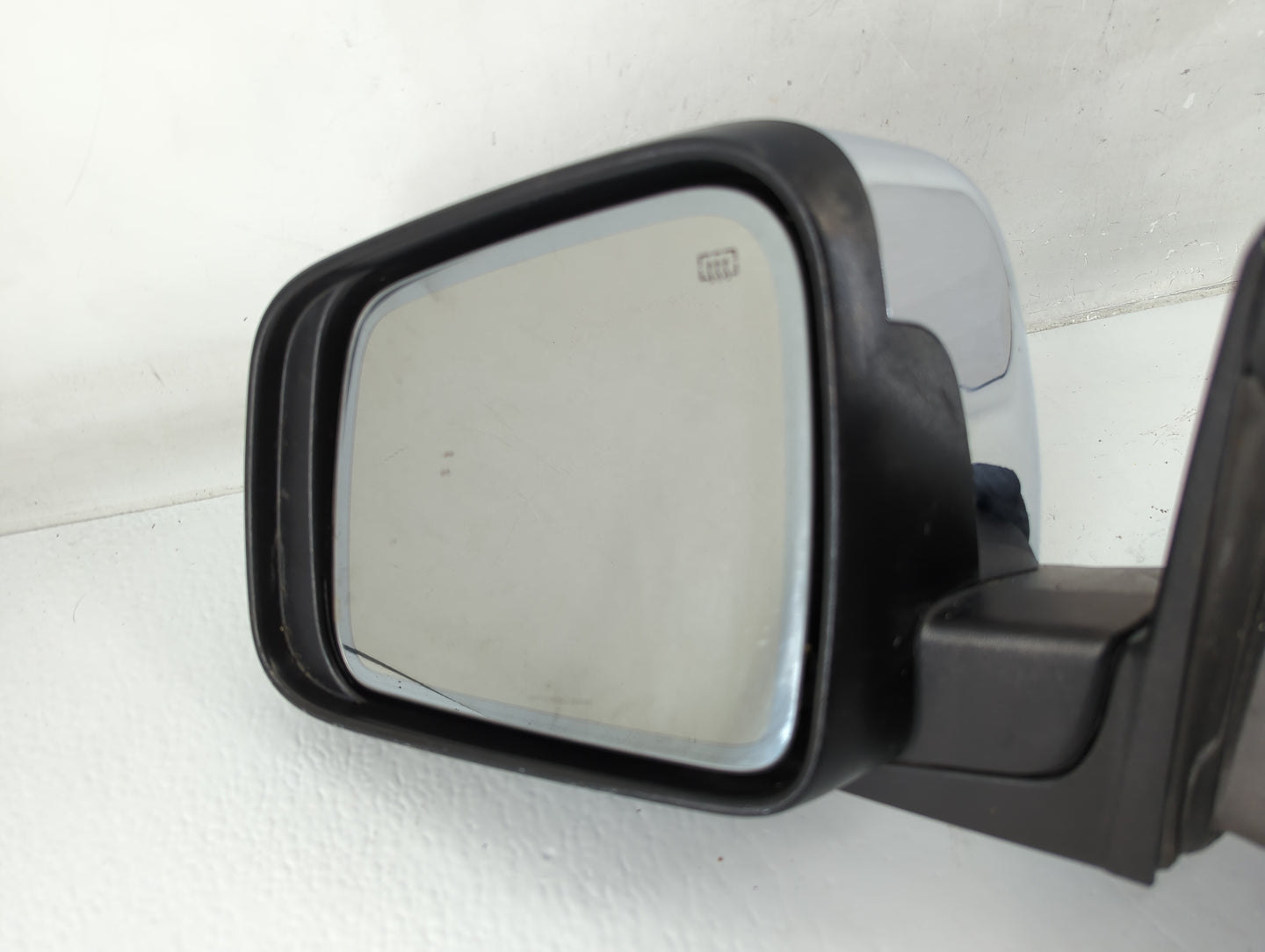 2011-2018 Jeep Grand Cherokee Driver Side View Mirror - Left Door Mirror OEM Used - Oemusedautoparts1.com