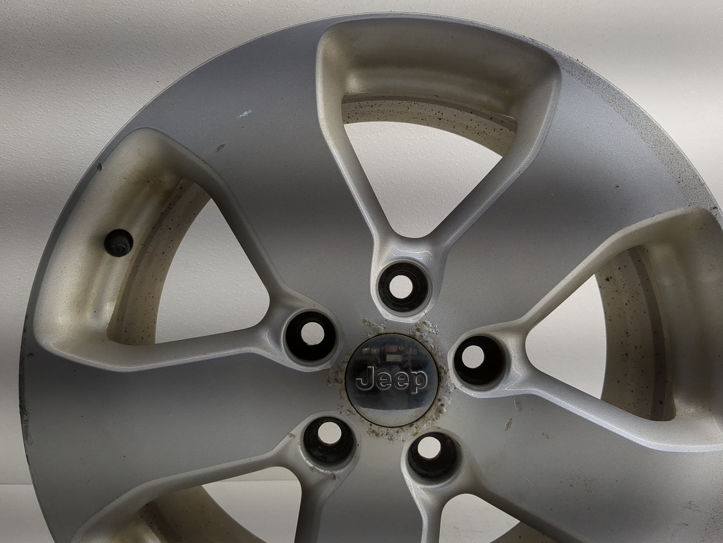 2011-2013 Jeep Grand Cherokee Oem Wheel Rim 1221025 - Oemusedautoparts1.com
