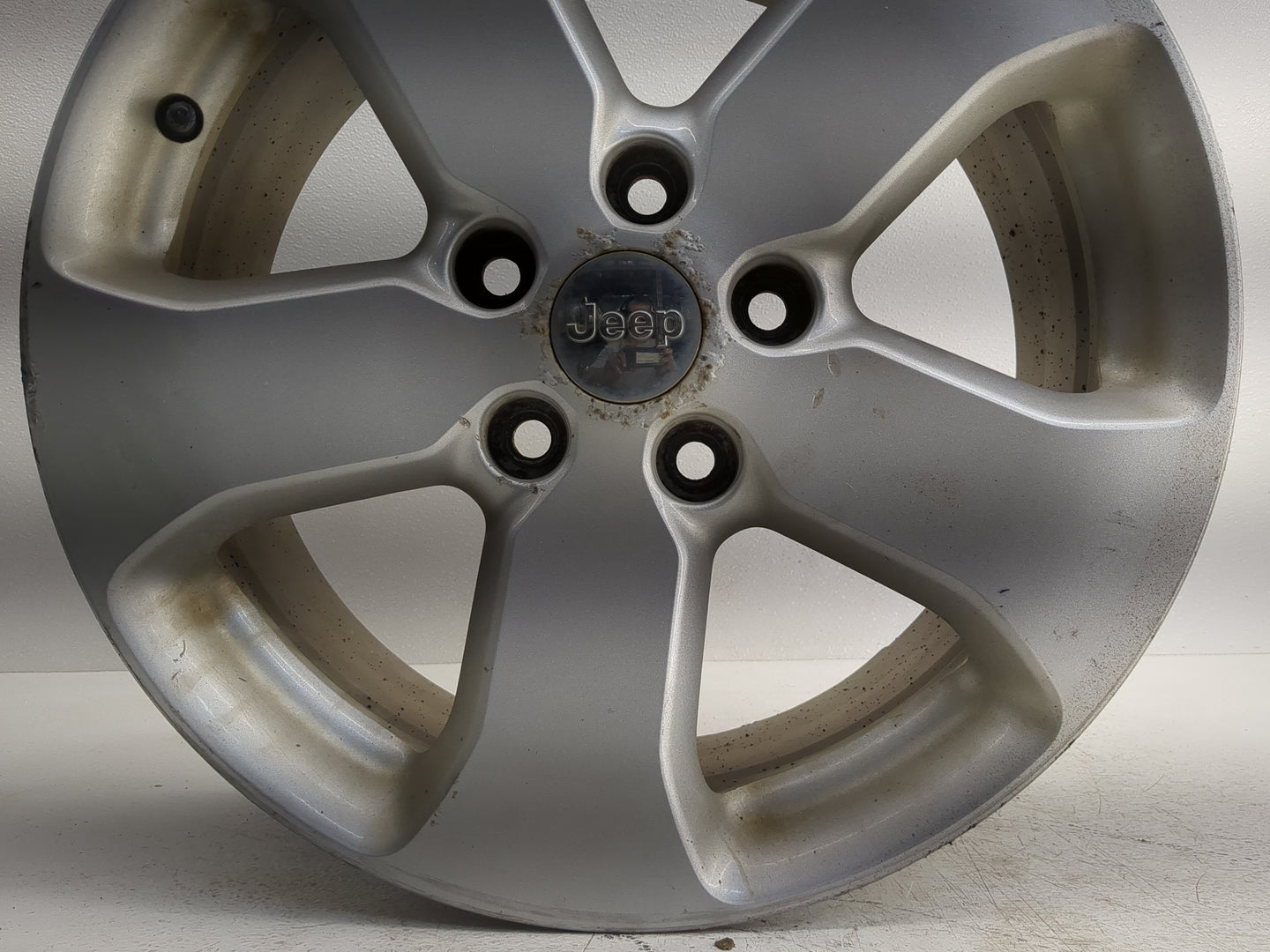 2011-2013 Jeep Grand Cherokee Oem Wheel Rim - Oemusedautoparts1.com