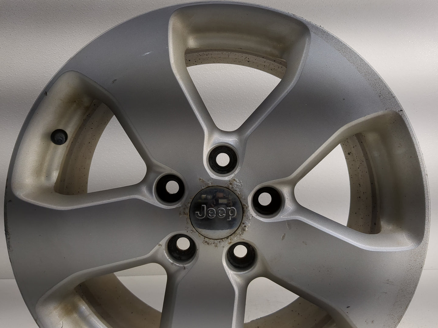 2011-2013 Jeep Grand Cherokee Oem Wheel Rim - Oemusedautoparts1.com