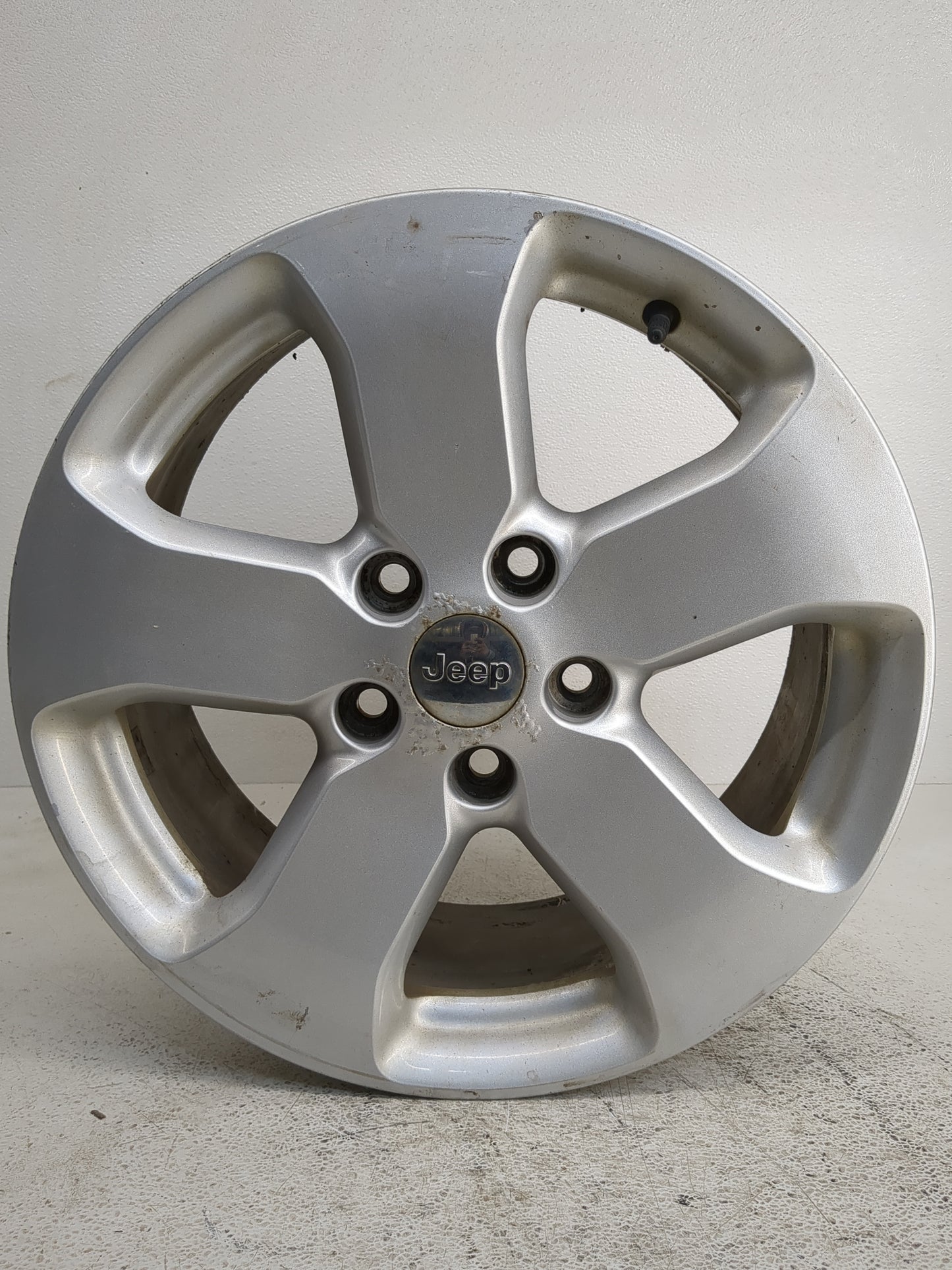 2011-2013 Jeep Grand Cherokee Oem Wheel Rim - Oemusedautoparts1.com
