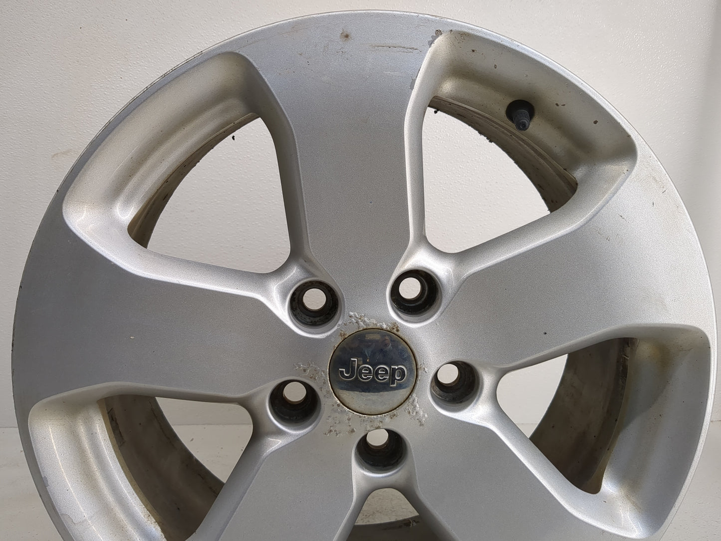 2011-2013 Jeep Grand Cherokee Oem Wheel Rim - Oemusedautoparts1.com