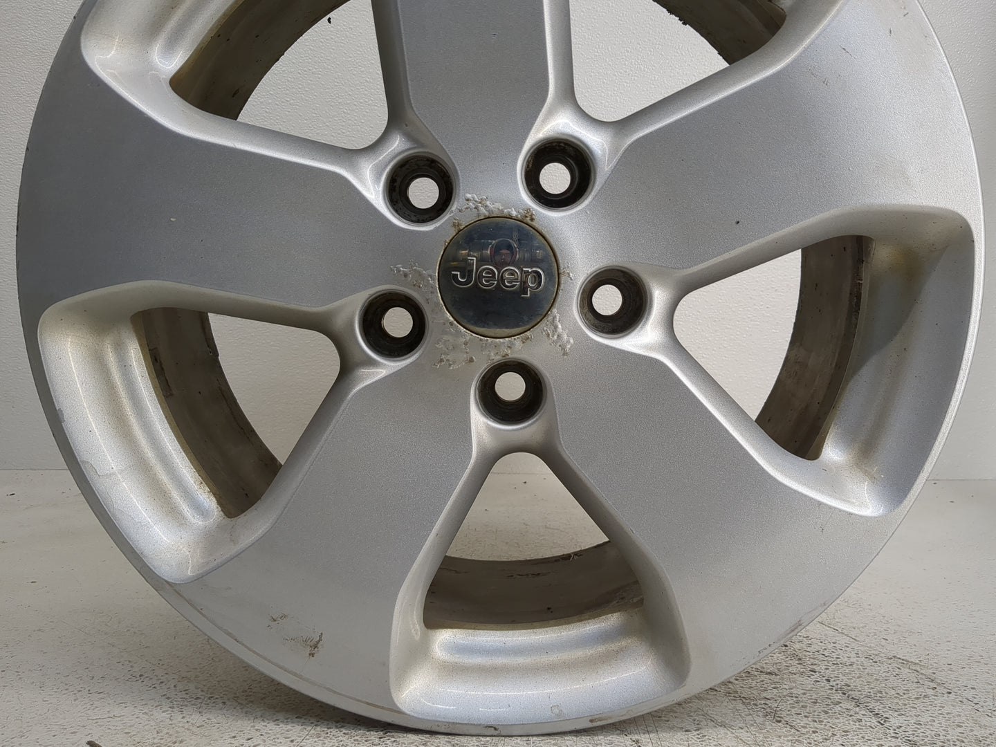 2011-2013 Jeep Grand Cherokee Oem Wheel Rim - Oemusedautoparts1.com