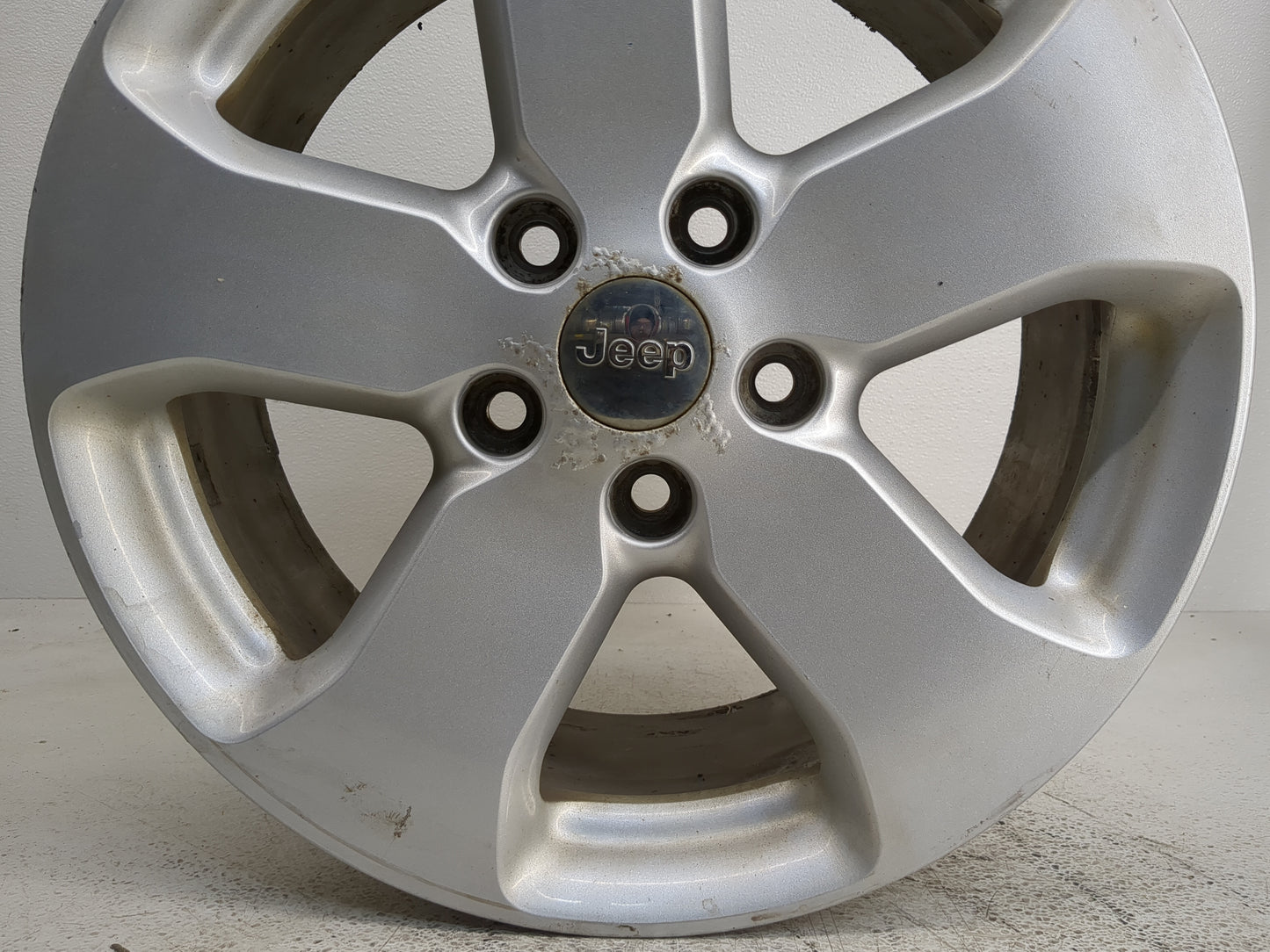 2011-2013 Jeep Grand Cherokee Oem Wheel Rim - Oemusedautoparts1.com