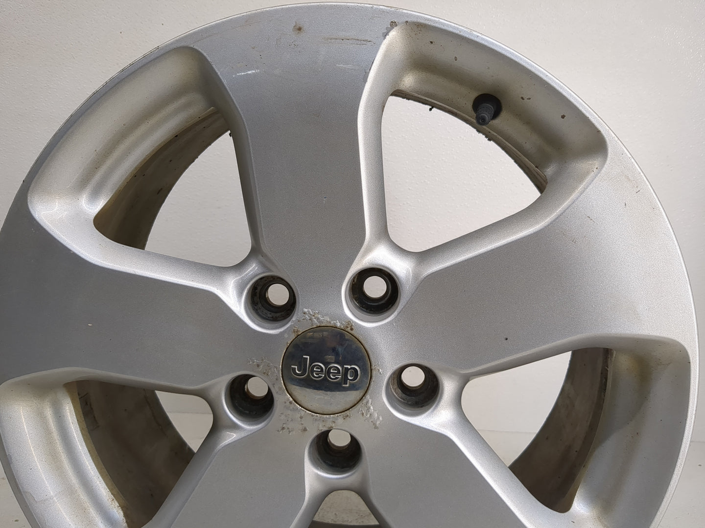 2011-2013 Jeep Grand Cherokee Oem Wheel Rim - Oemusedautoparts1.com