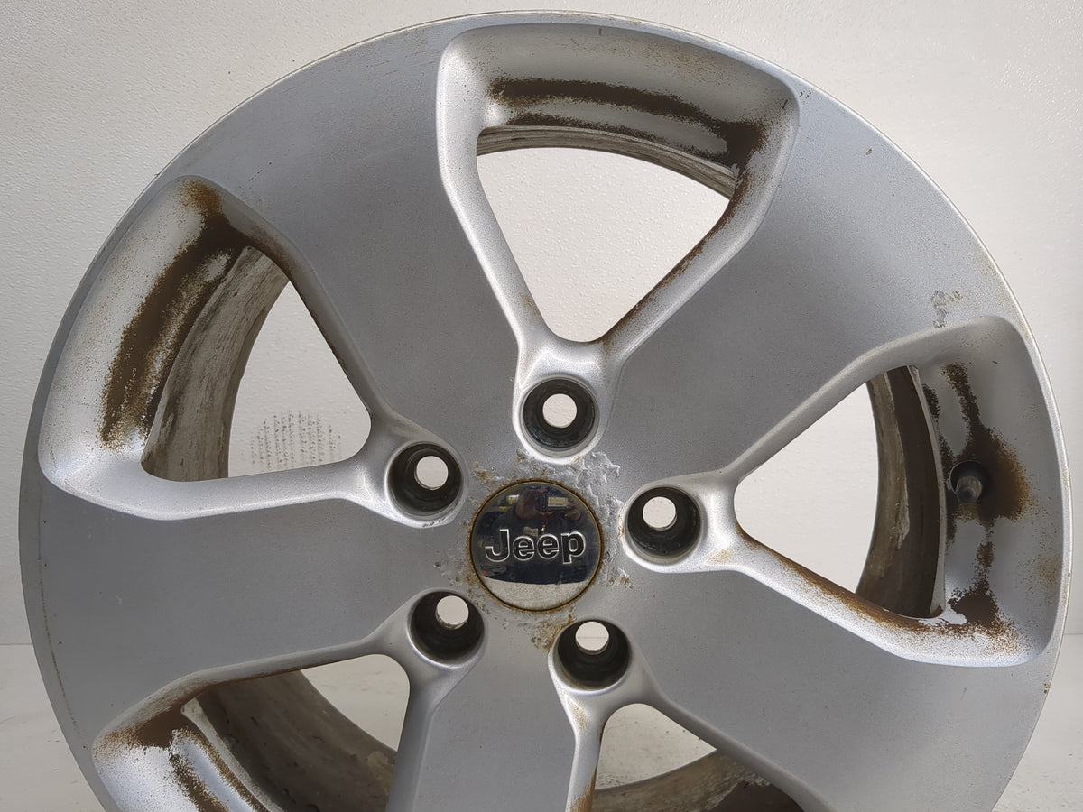 2011-2013 Jeep Grand Cherokee Oem Wheel Rim 1221028 - Oemusedautoparts1.com