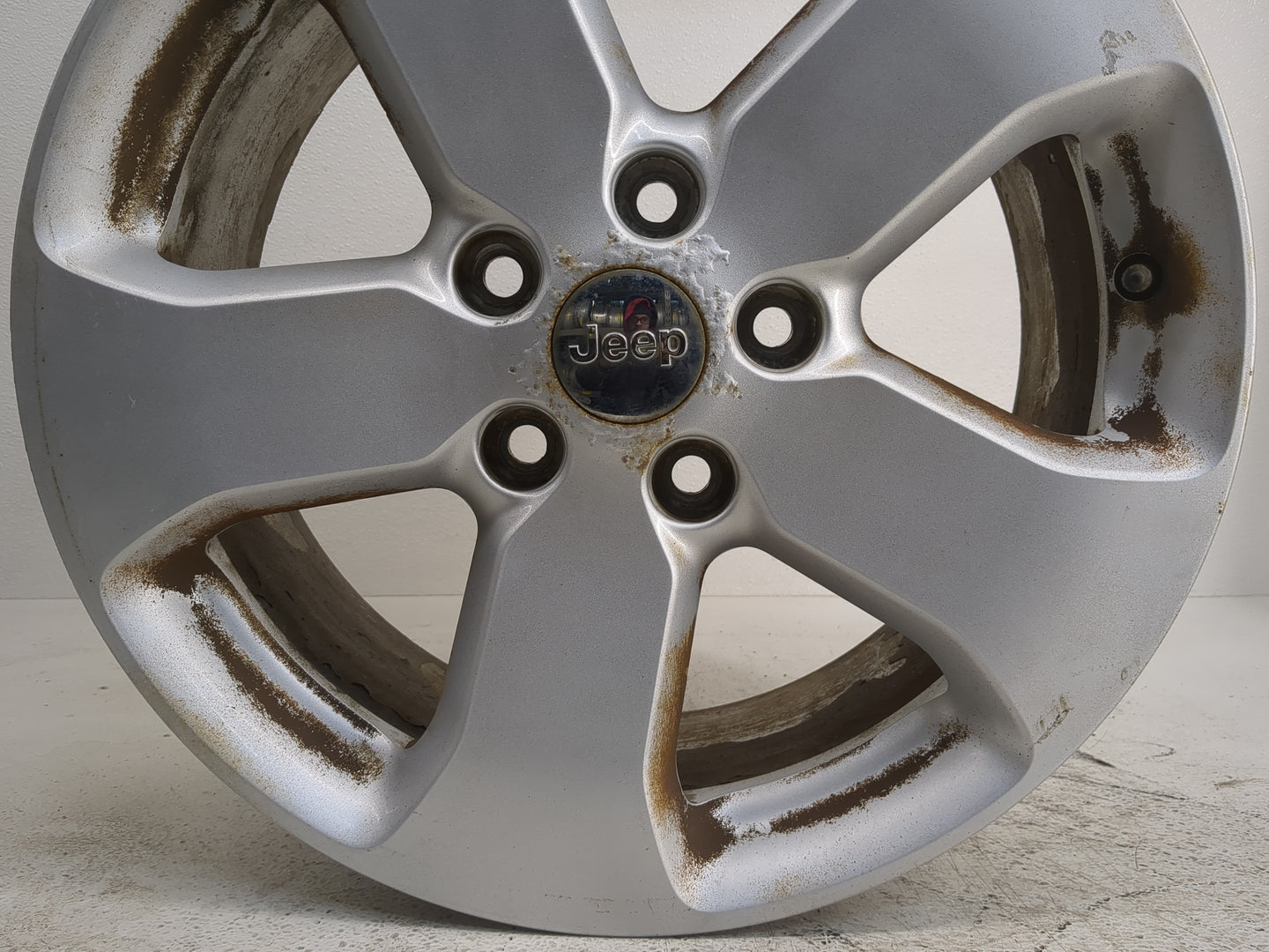 2011-2013 Jeep Grand Cherokee Oem Wheel Rim - Oemusedautoparts1.com