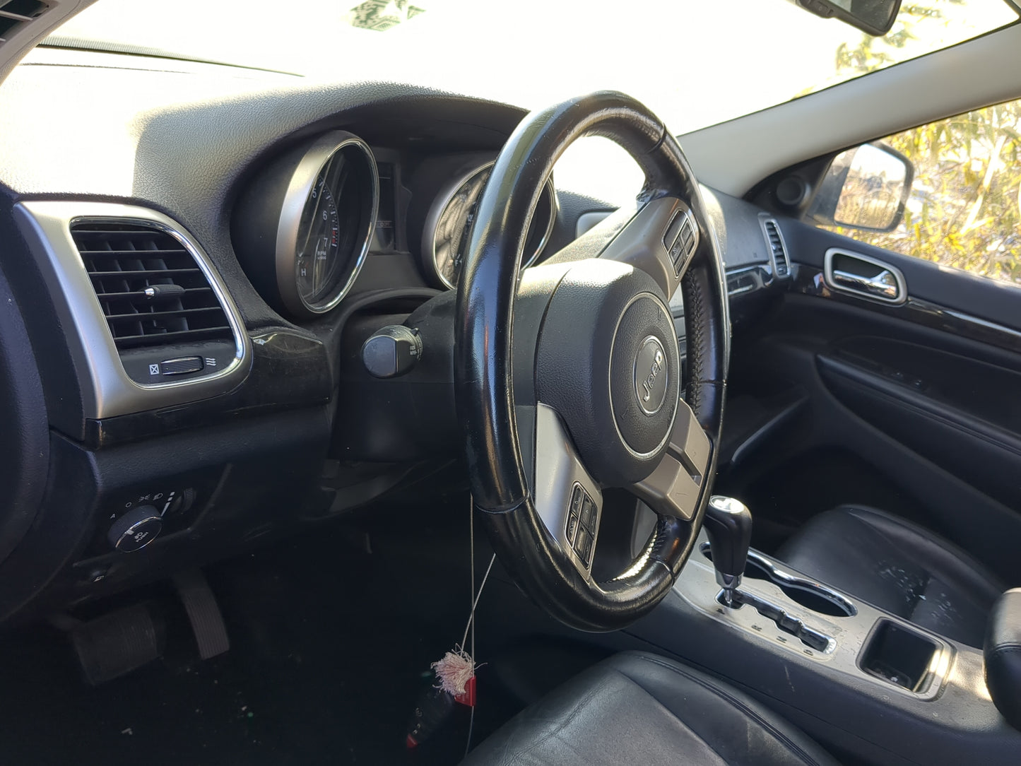2011-2011 Jeep Grand Cherokee Air Bag Driver Left Steering Wheel Mounted - Oemusedautoparts1.com
