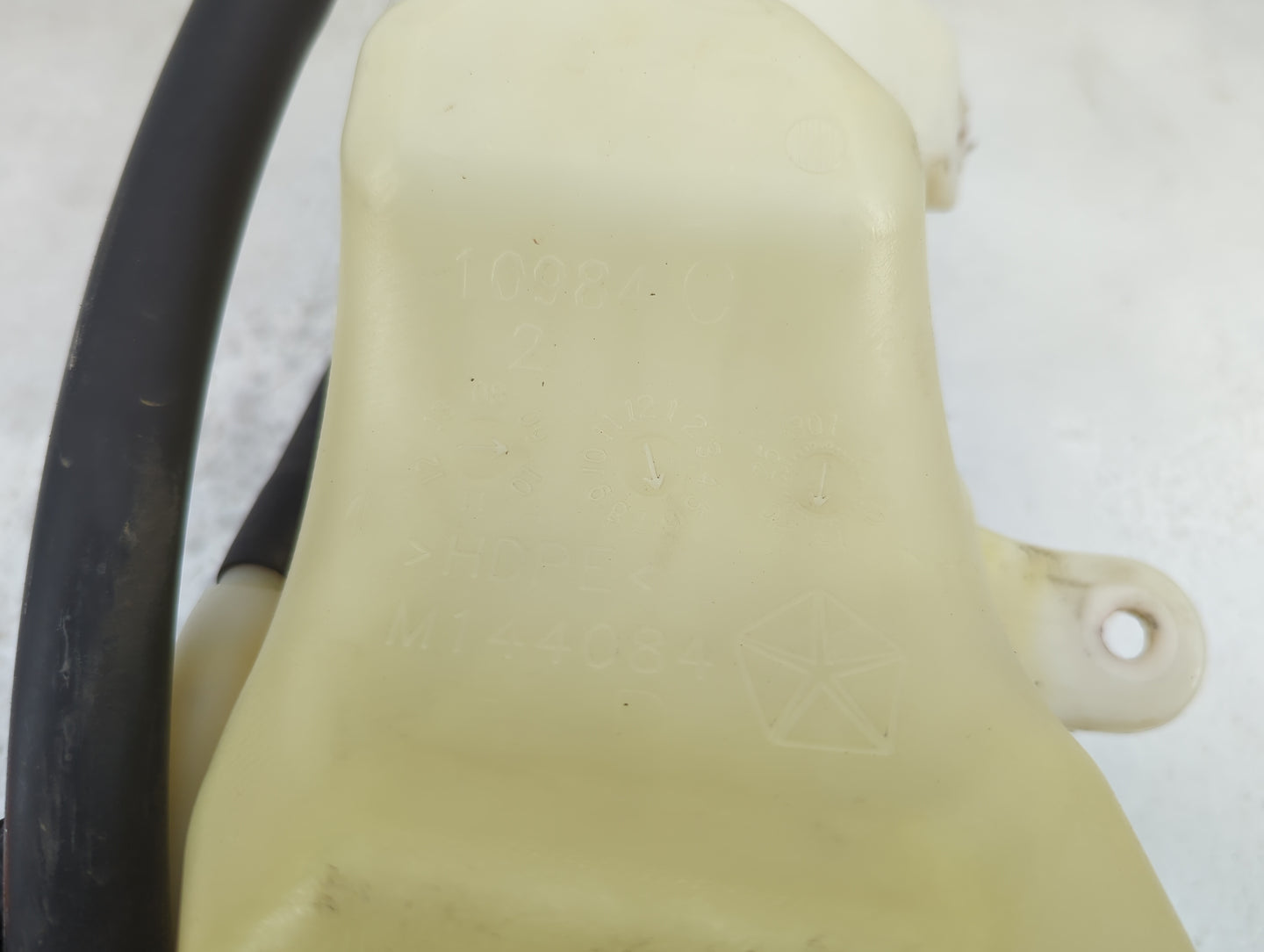 2011 Jeep Grand Cherokee Radiator Coolant Overflow Expansion Tank Bottle 1222343 - Oemusedautoparts1.com