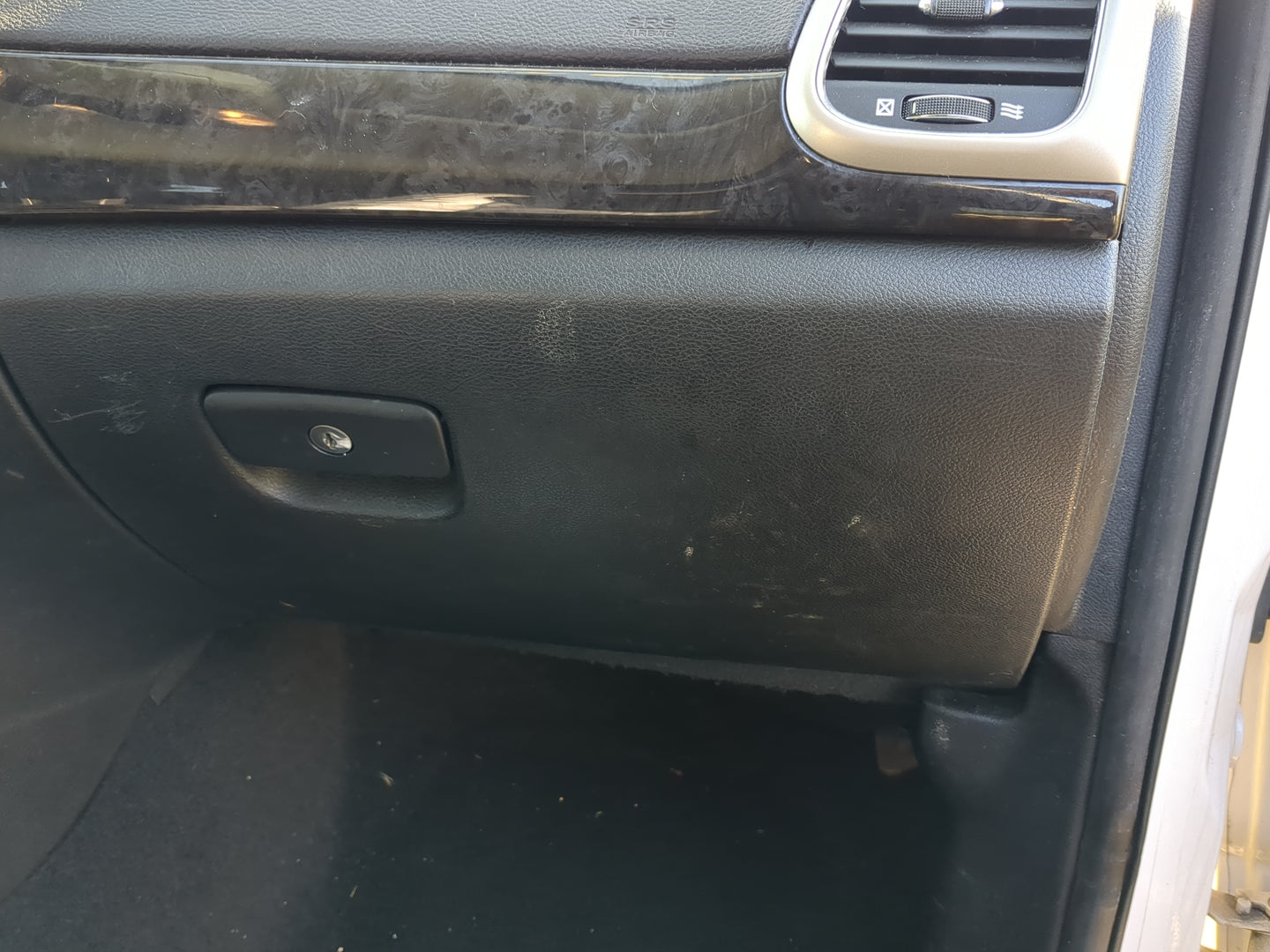 2011 Jeep Grand Cherokee Passenger Glove Box Door Storage Compartment - Oemusedautoparts1.com