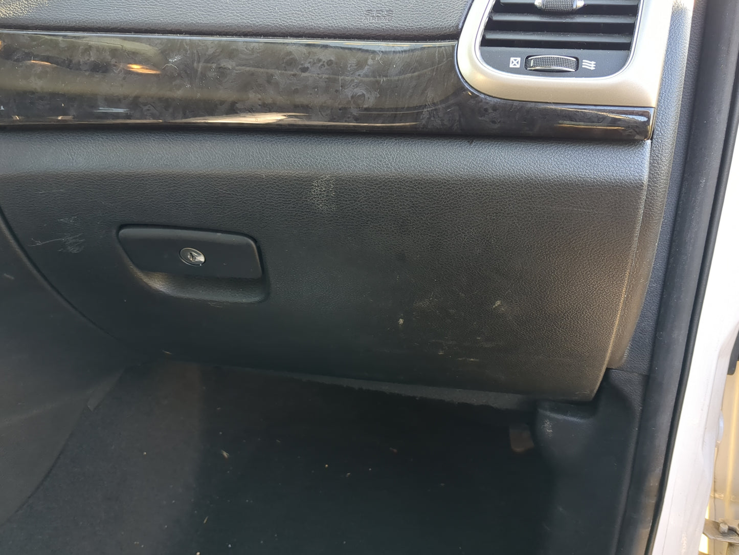 2011 Jeep Grand Cherokee Passenger Glove Box Door Storage Compartment - Oemusedautoparts1.com