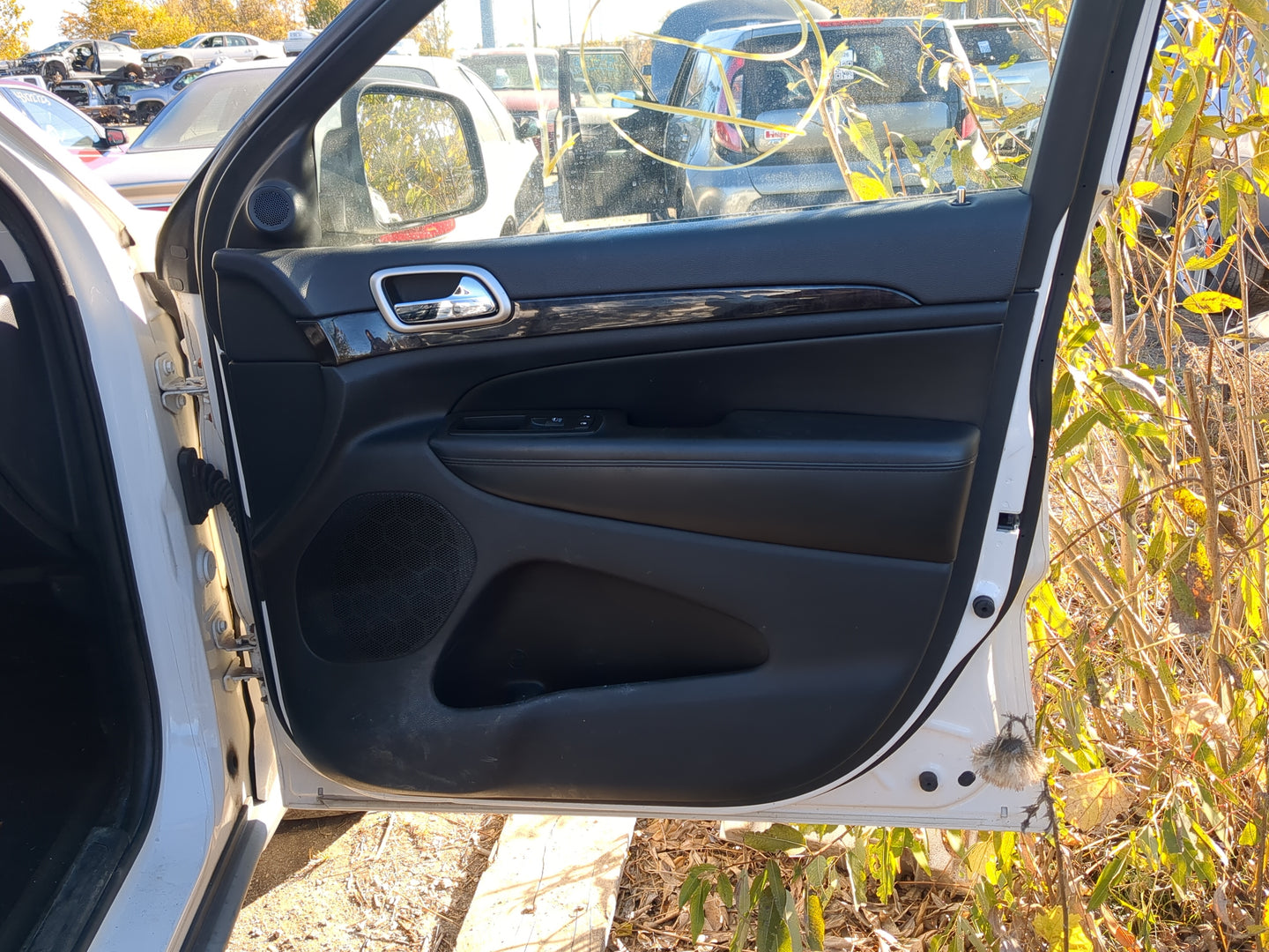2011 Jeep Grand Cherokee Front Right Passenger Interior Door Panel Trim - Oemusedautoparts1.com