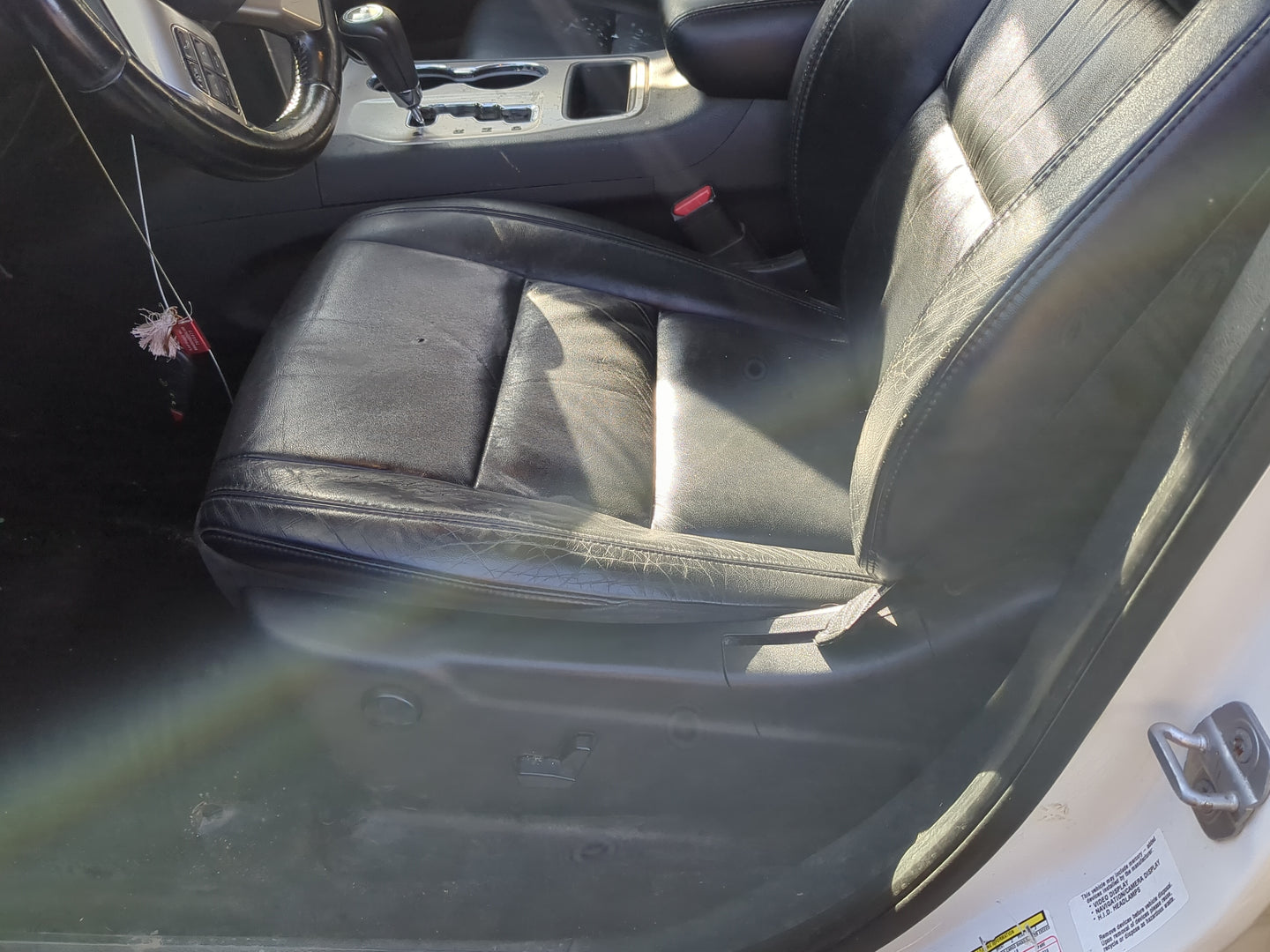 2011-2012 Jeep Grand Cherokee Driver Front Seat Oem - Oemusedautoparts1.com