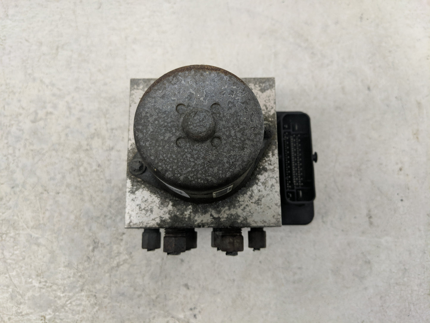 2011 Jeep Grand Cherokee ABS Pump Control Module Replacement P/N:17685419 04779707AE Fits OEM Used Auto Parts - Oemusedautop