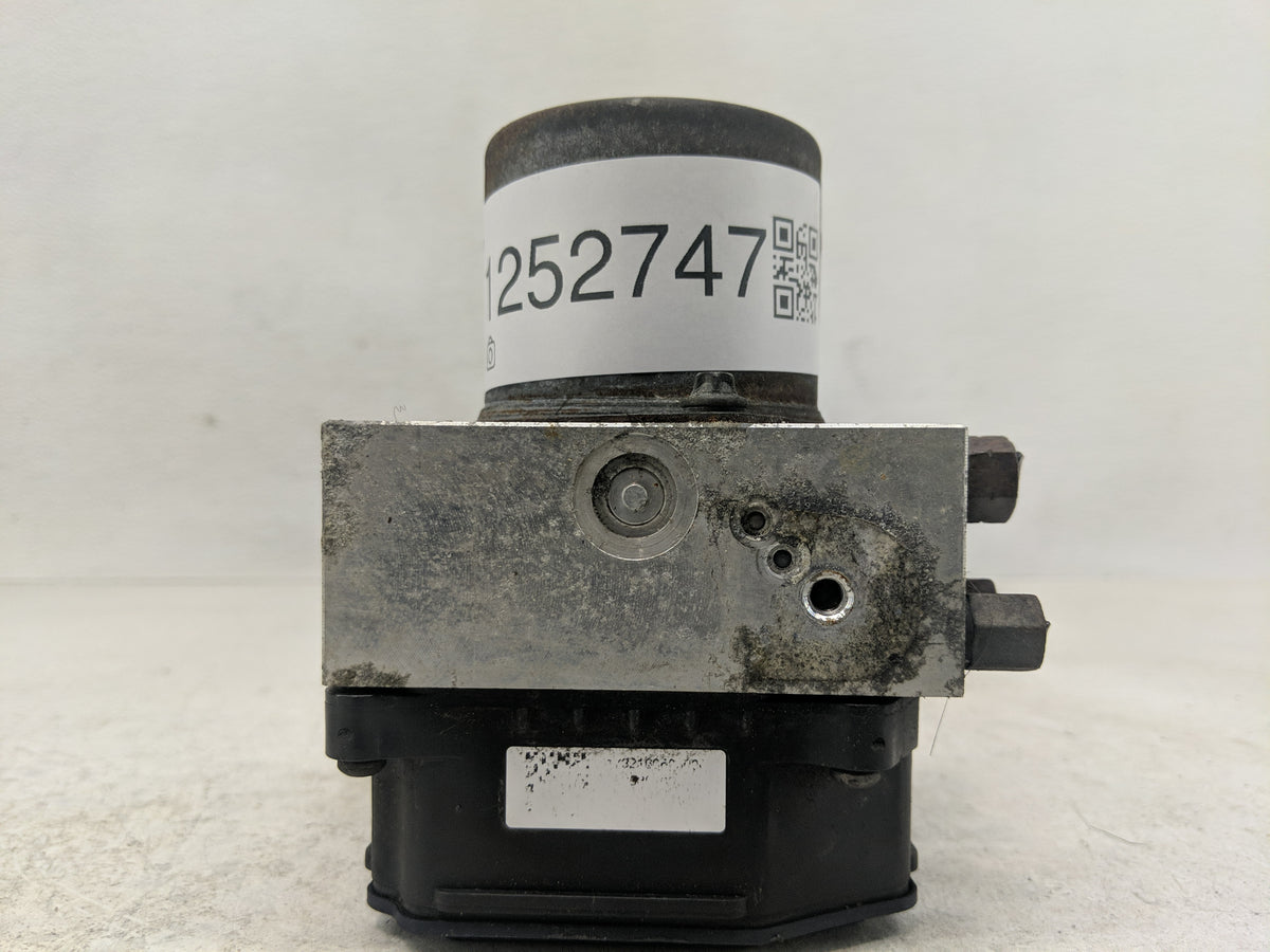 2011 Jeep Grand Cherokee Anti-Lock Brake ABS Pump Module Actuator OEM P/N:17685419 04779707AE Fits OEM Used Auto Parts - Oem