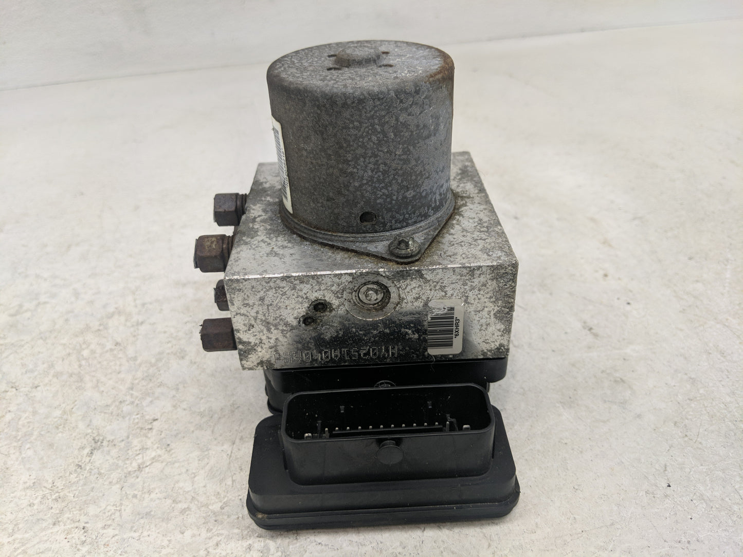 2011 Jeep Grand Cherokee ABS Pump Control Module Replacement P/N:17685419 04779707AE Fits OEM Used Auto Parts - Oemusedautop