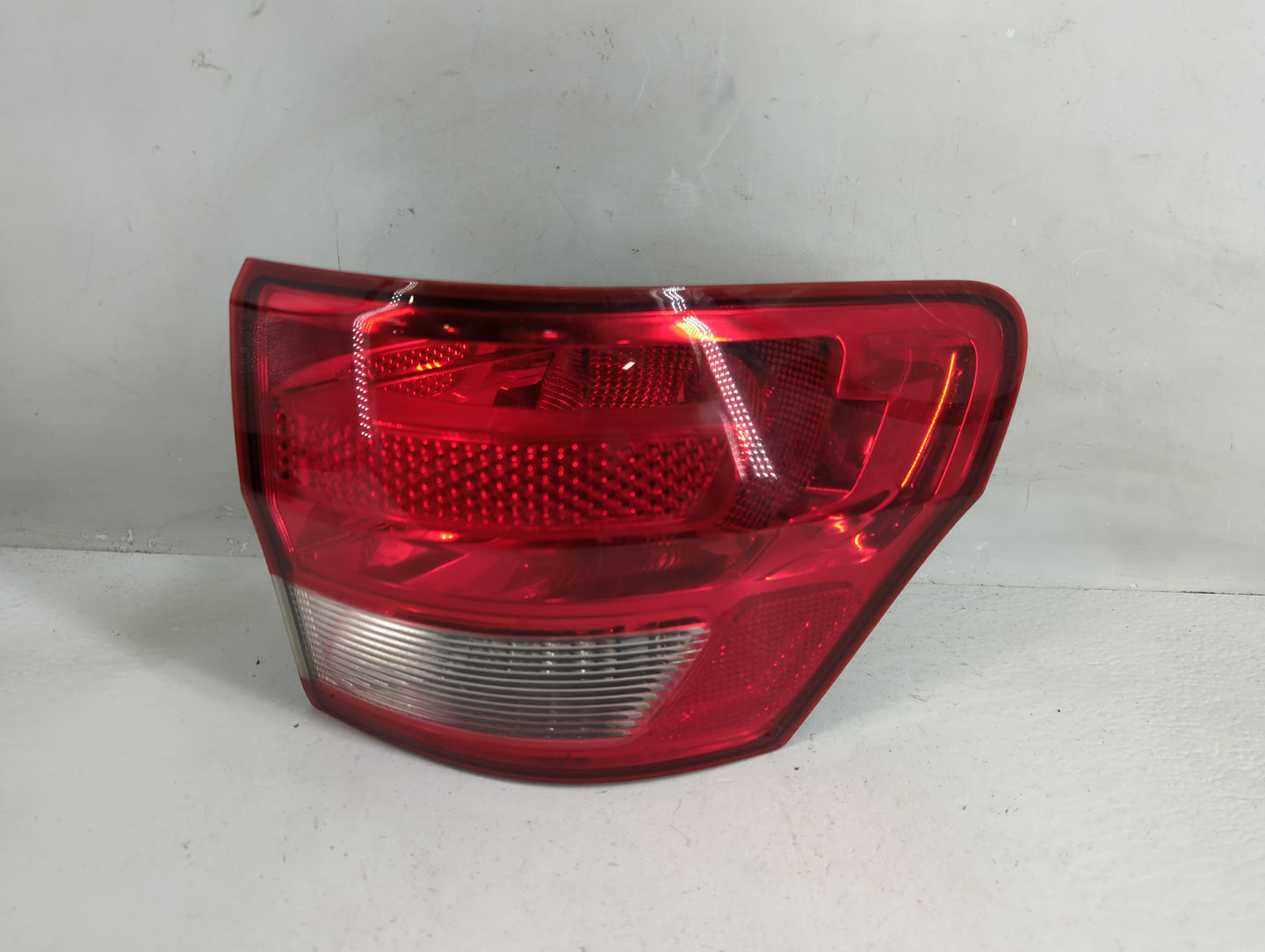 2011 Jeep Grand Cherokee Tail Light Assembly Passenger Right OEM Fits OEM Used Auto Parts - Oemusedautoparts1.com