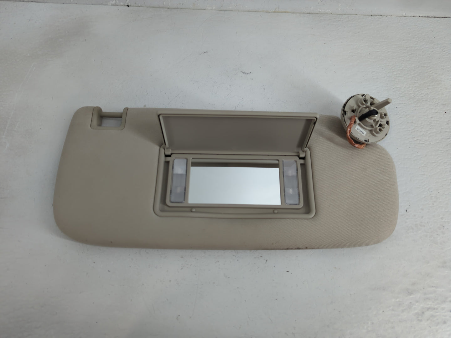 2011-2013 Jeep Grand Cherokee Sun Visor Shade Replacement Passenger Right Mirror Fits OEM Used Auto Parts - Oemusedautoparts