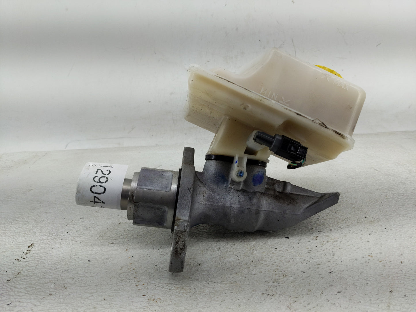 2011-2015 Jeep Grand Cherokee Brake Master Cylinder 1290416 - Oemusedautoparts1.com