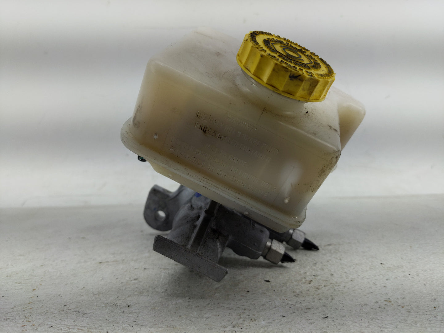 2011-2015 Jeep Grand Cherokee Brake Master Cylinder 1290416 - Oemusedautoparts1.com