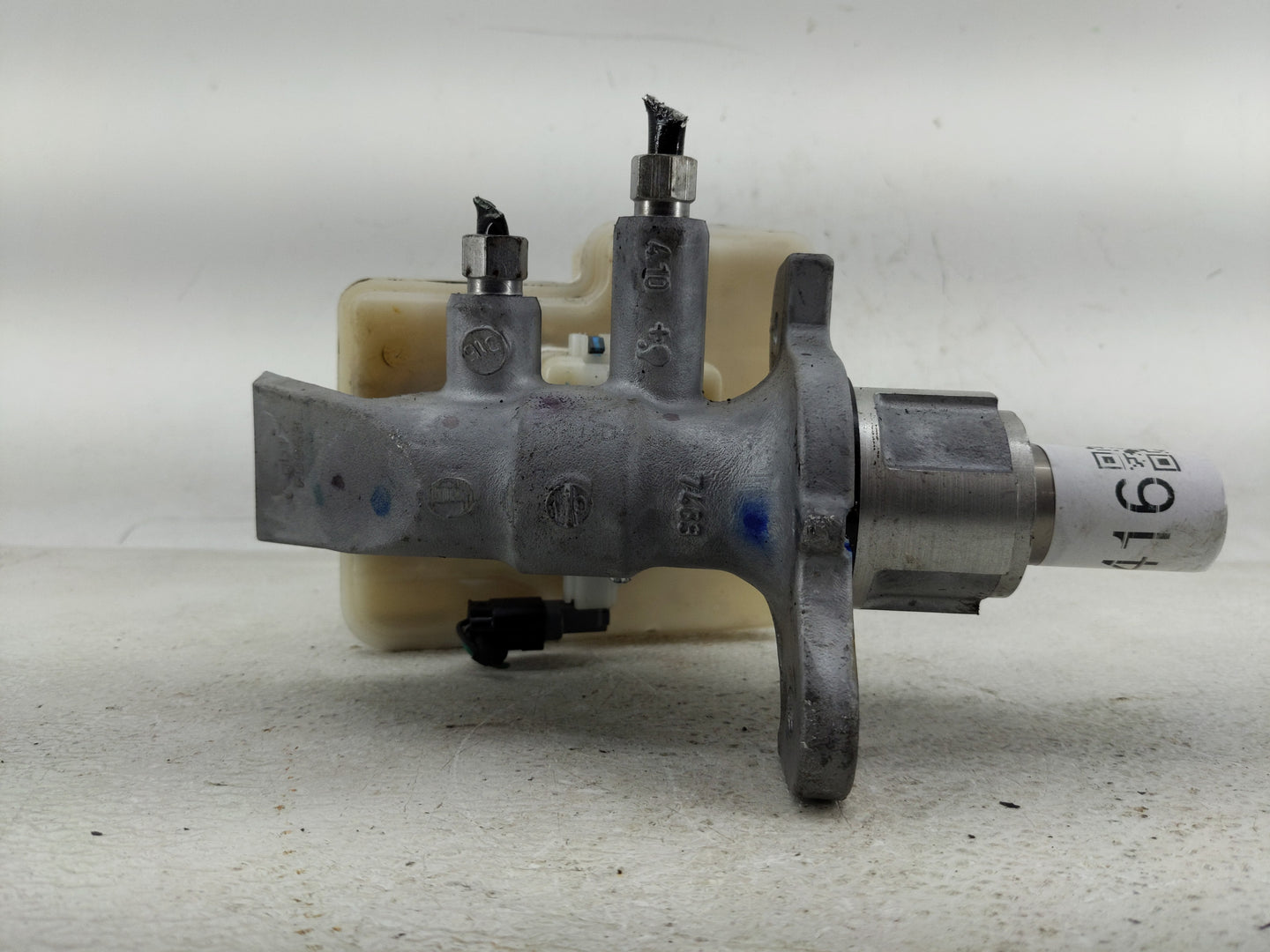 2011-2015 Jeep Grand Cherokee Brake Master Cylinder 1290416 - Oemusedautoparts1.com