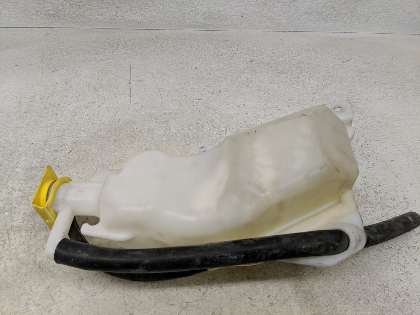 2011 Jeep Grand Cherokee Radiator Coolant Overflow Expansion Tank Bottle 1313161 - Oemusedautoparts1.com