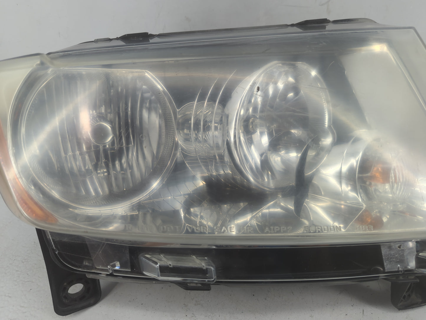 2011 Jeep Grand Cherokee Passenger Right Oem Head Light Headlight Lamp - Oemusedautoparts1.com