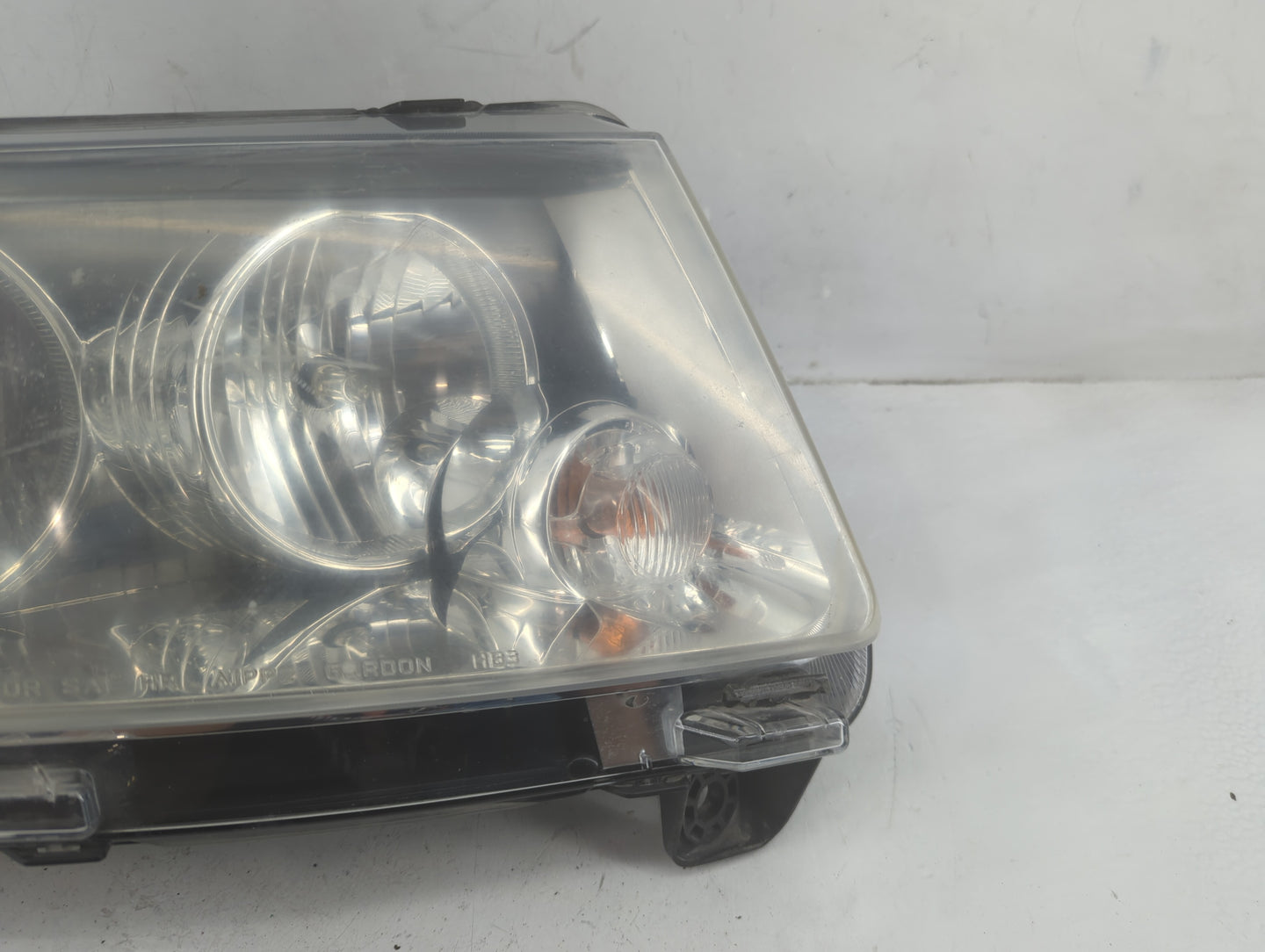 2011 Jeep Grand Cherokee Passenger Right Oem Head Light Headlight Lamp - Oemusedautoparts1.com