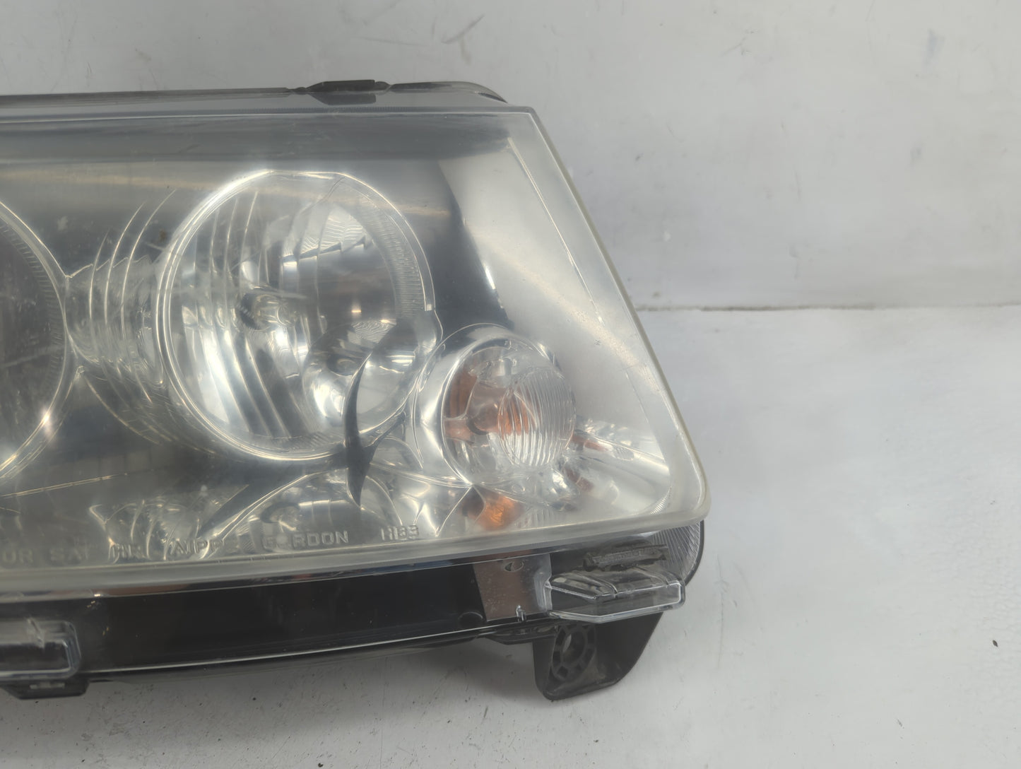 2011 Jeep Grand Cherokee Passenger Right Oem Head Light Headlight Lamp - Oemusedautoparts1.com