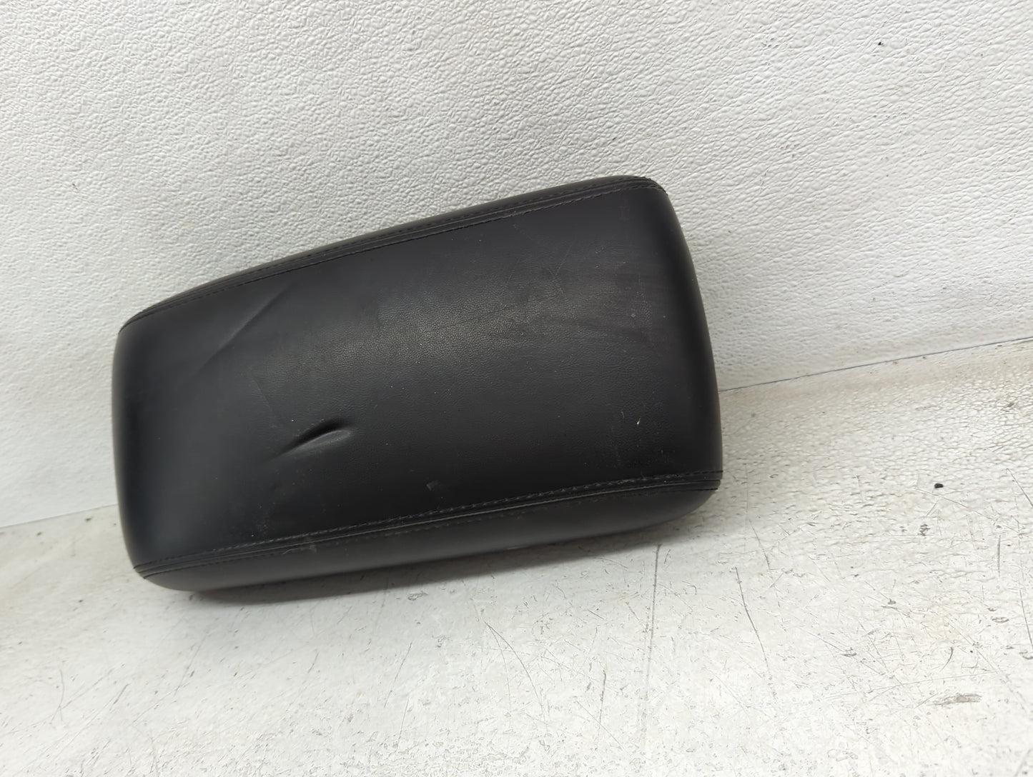 2011 Jeep Grand Cherokee Center Console Armrest Cover Lid P/N:X85003102BL Fits OEM Used Auto Parts - Oemusedautoparts1.com