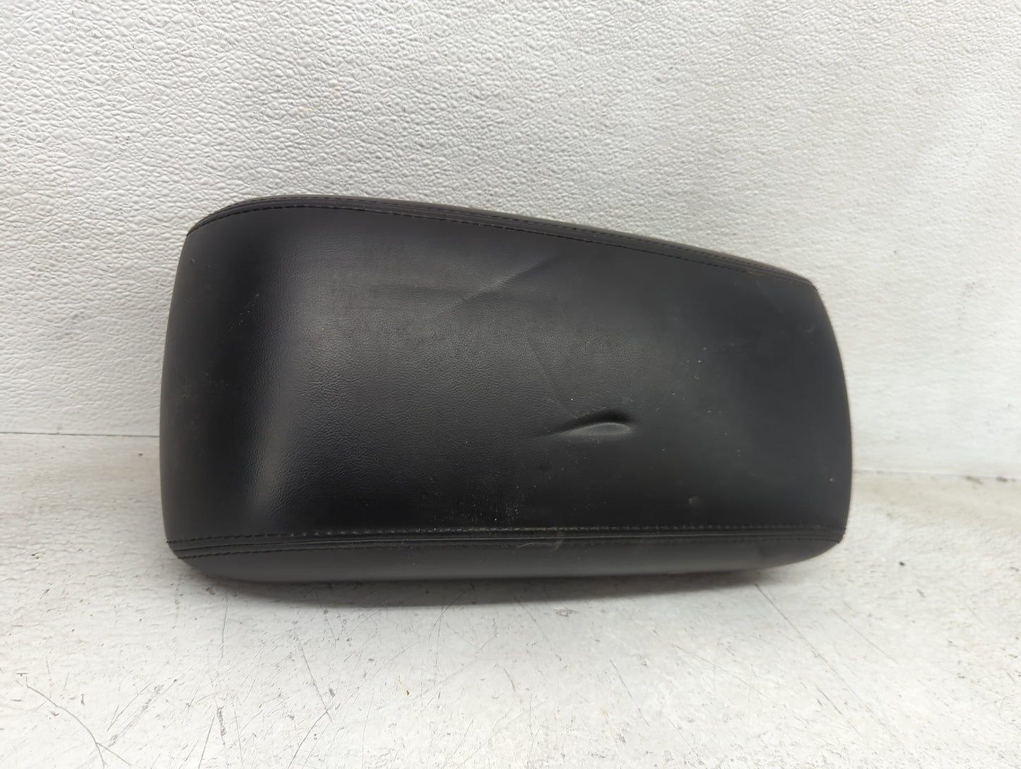 2011 Jeep Grand Cherokee Center Console Armrest Cover Lid P/N:X85003102BL Fits OEM Used Auto Parts - Oemusedautoparts1.com