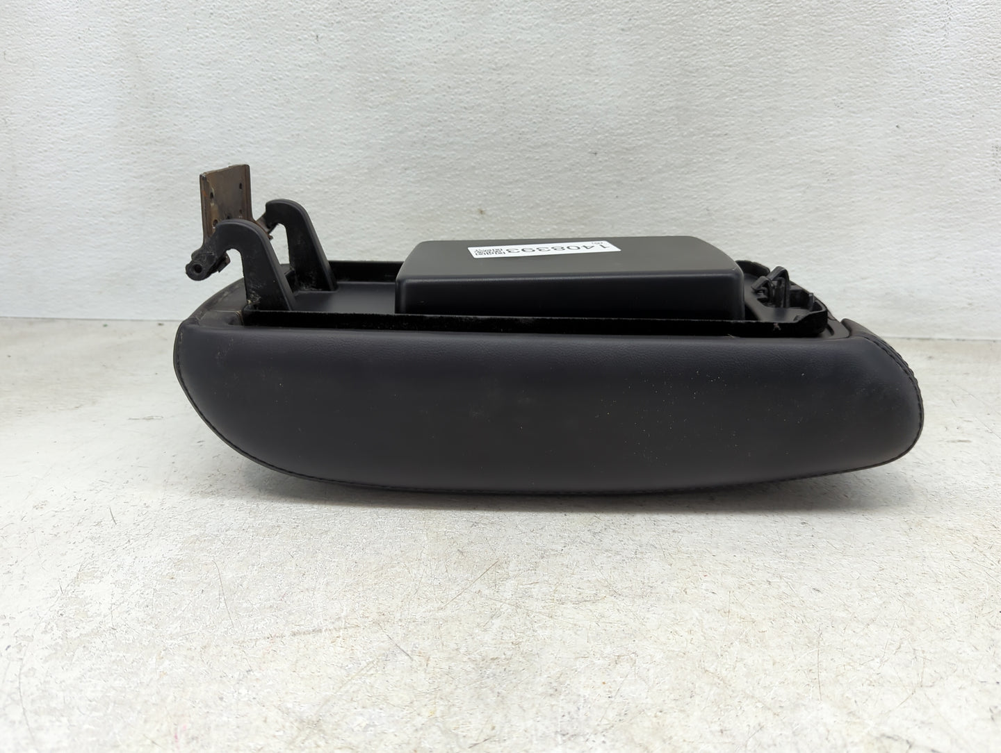 2011 Jeep Grand Cherokee Center Console Armrest Cover Lid P/N:X85003102BL Fits OEM Used Auto Parts - Oemusedautoparts1.com