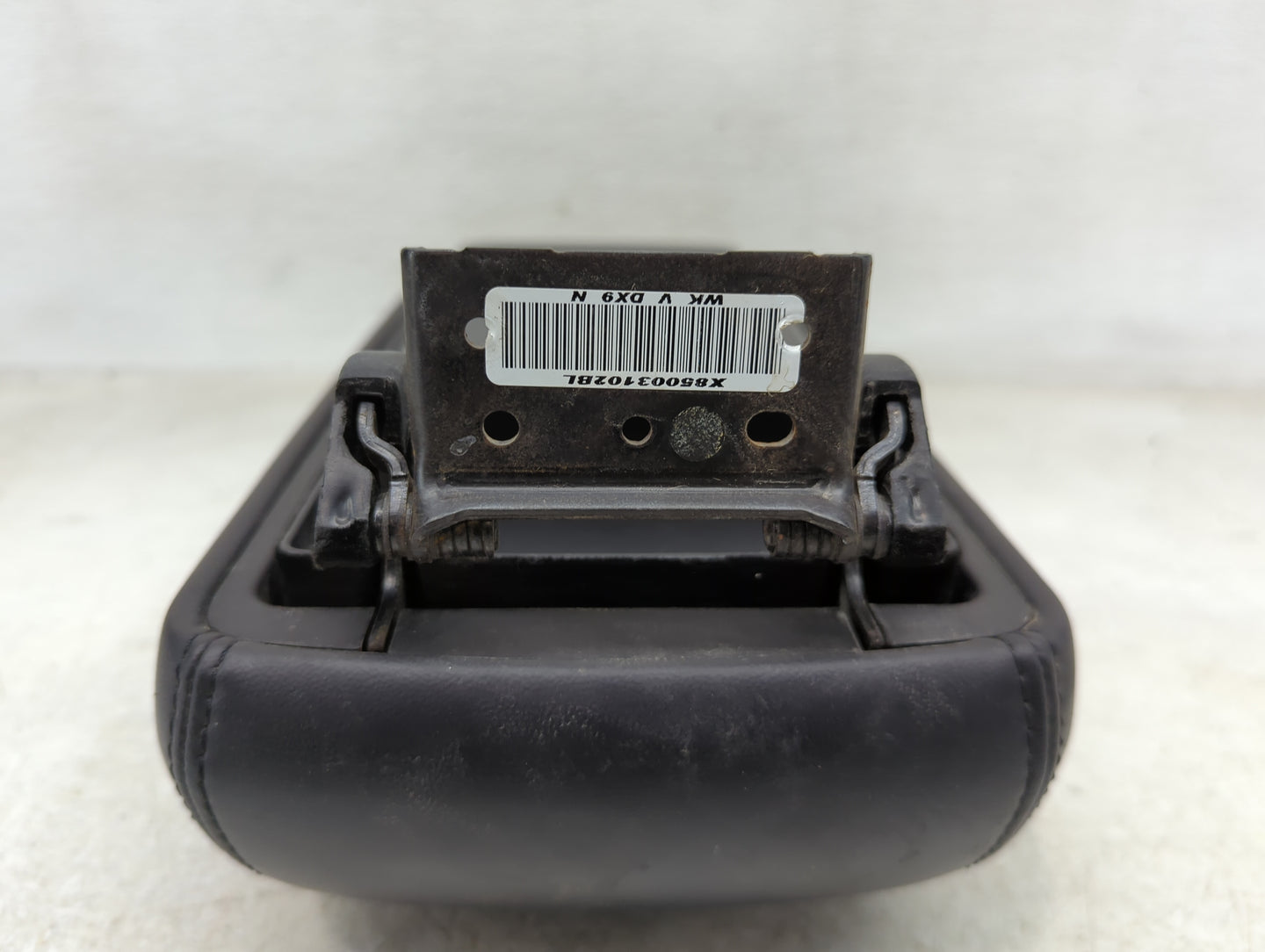 2011 Jeep Grand Cherokee Center Console Armrest Cover Lid P/N:X85003102BL Fits OEM Used Auto Parts - Oemusedautoparts1.com
