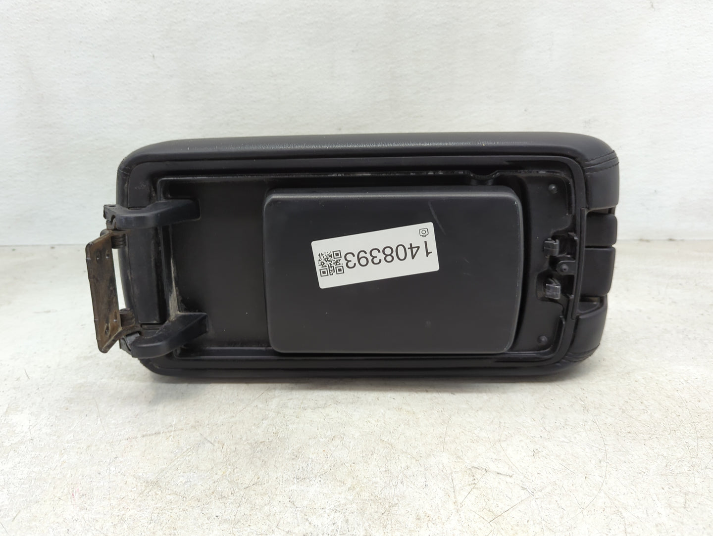 2011 Jeep Grand Cherokee Center Console Armrest Cover Lid P/N:X85003102BL Fits OEM Used Auto Parts - Oemusedautoparts1.com