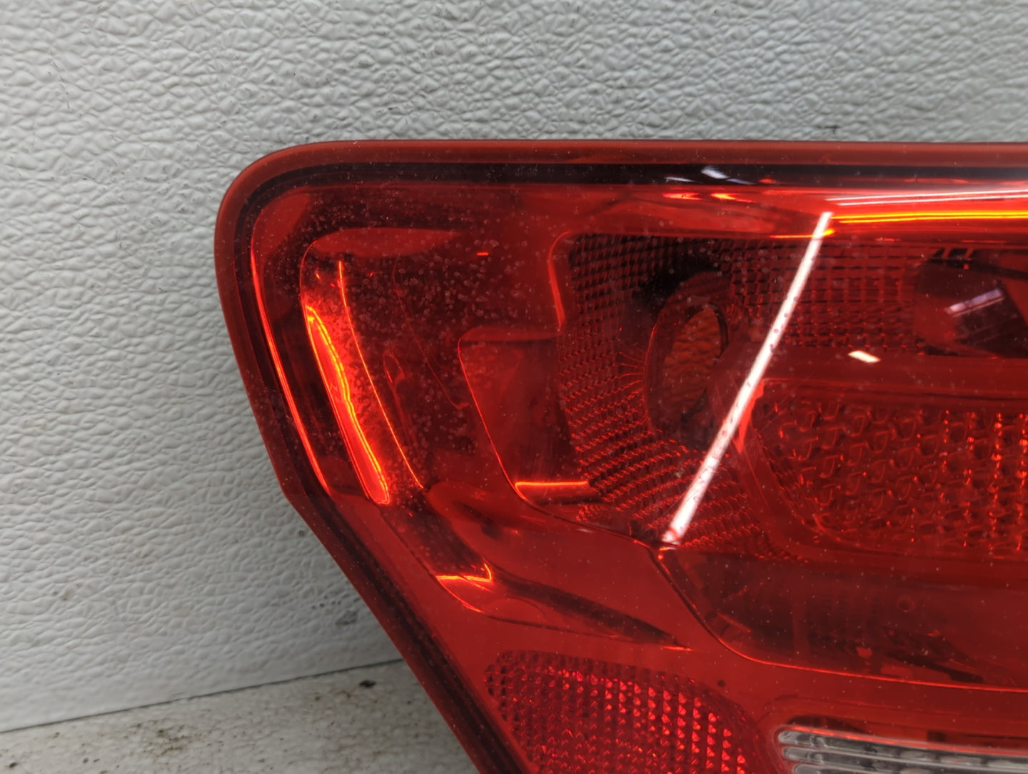 2011 Jeep Grand Cherokee Tail Light Assembly Driver Left OEM P/N:55079415AE 55079421AE Fits OEM Used Auto Parts - Oemusedaut