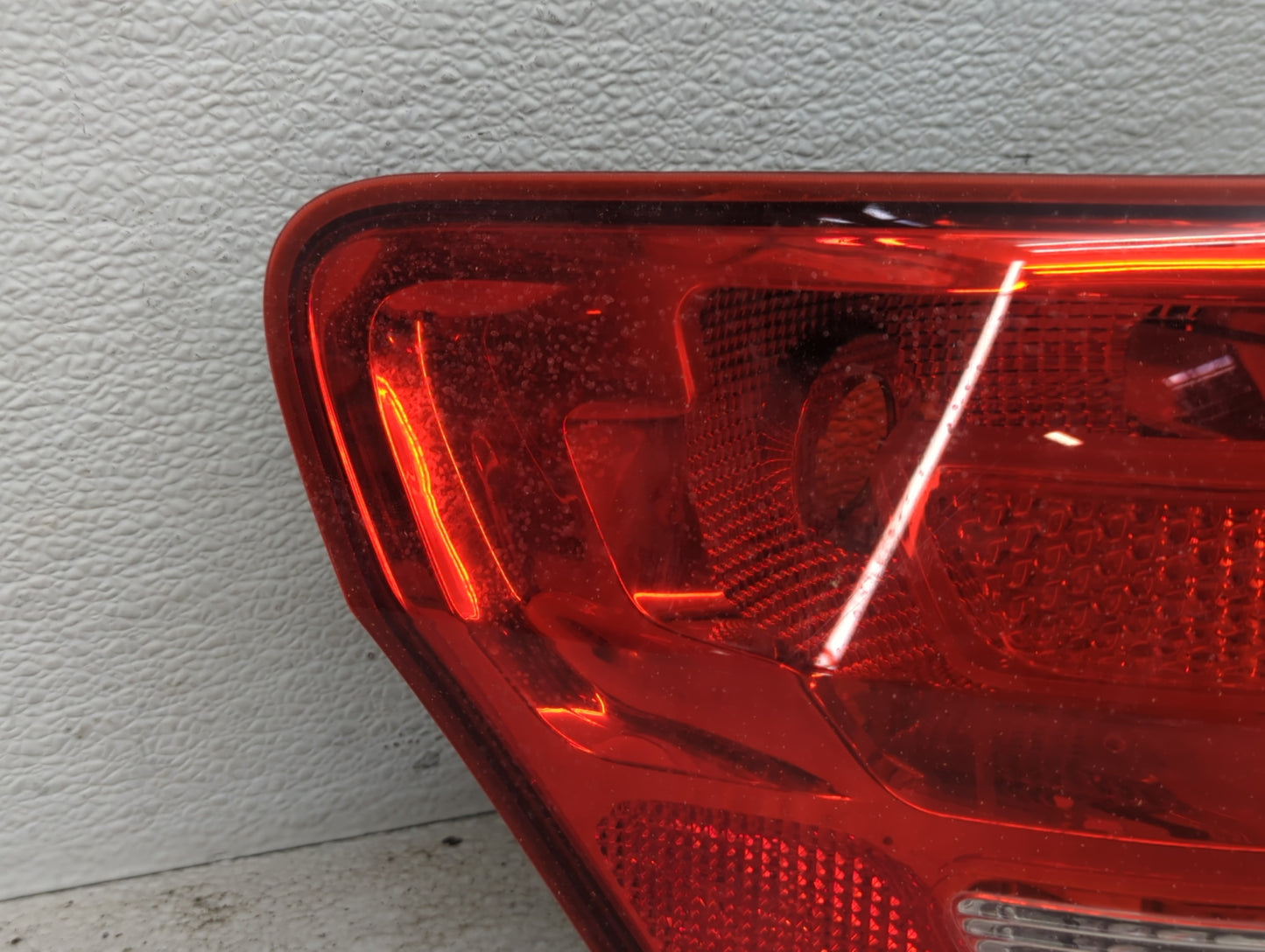 2011 Jeep Grand Cherokee Tail Light Assembly Driver Left OEM P/N:55079415AE 55079421AE Fits OEM Used Auto Parts - Oemusedaut