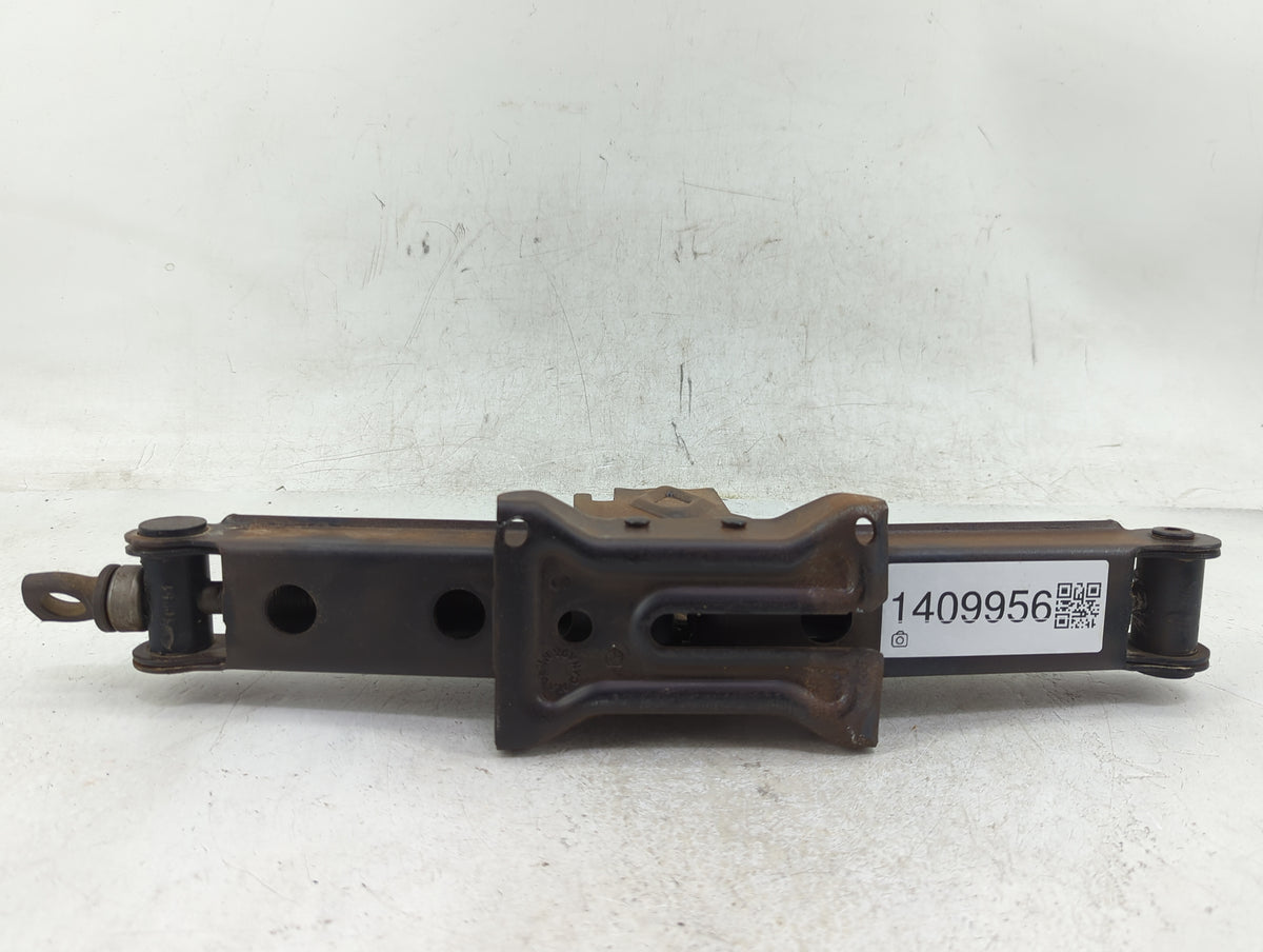 2011 Jeep Grand Cherokee Spare Scissor Car Jack 1409956 - Oemusedautoparts1.com
