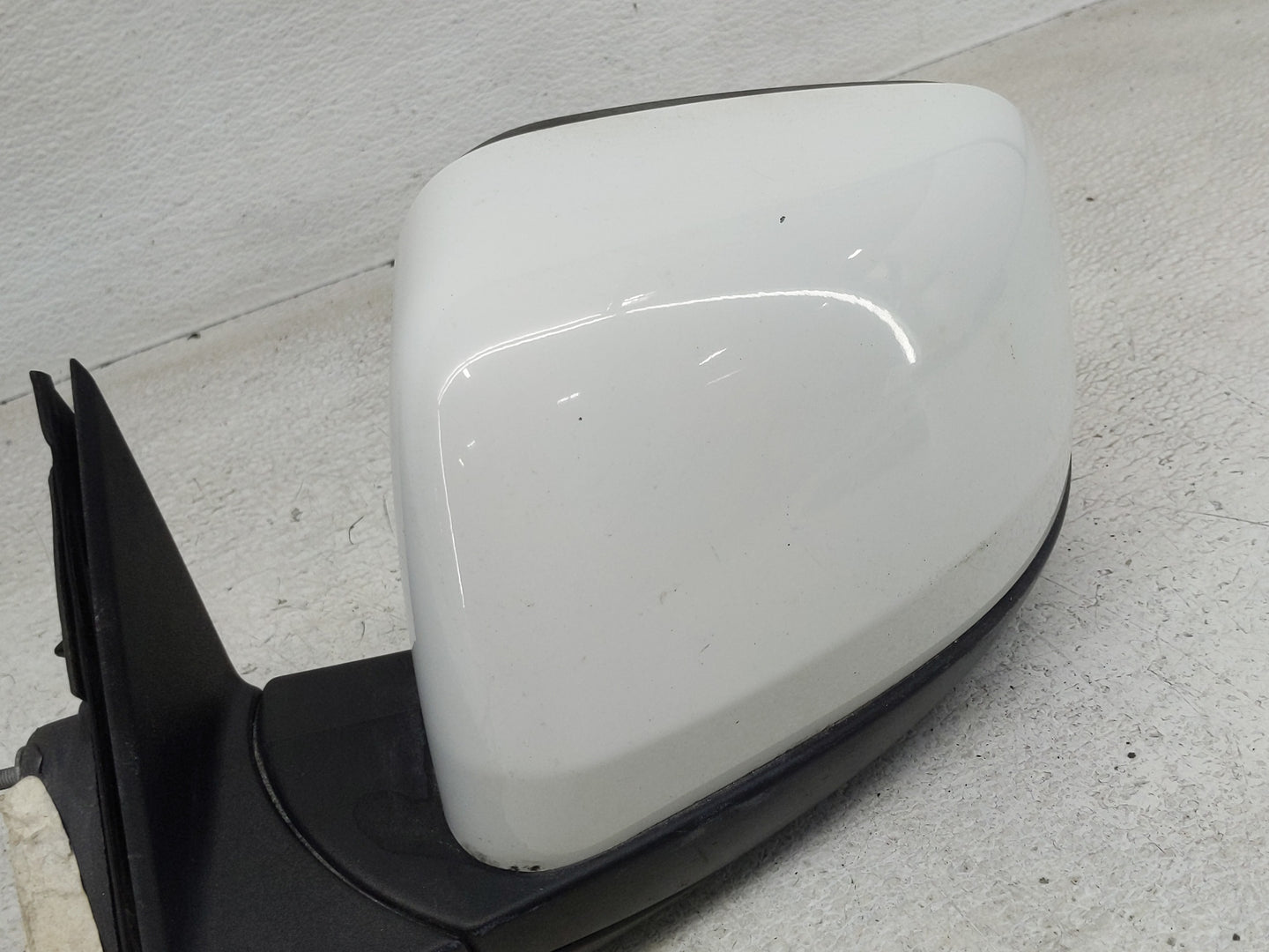 2011-2022 Jeep Grand Cherokee Driver Side View Mirror - Left Door Mirror OEM Used - Oemusedautoparts1.com