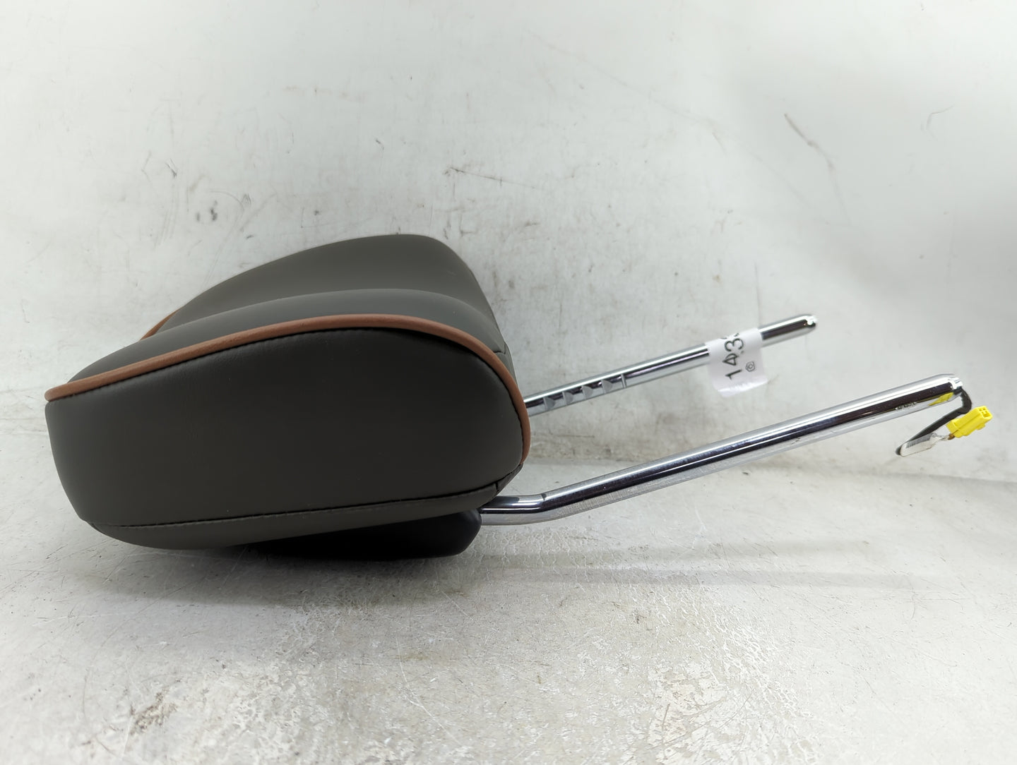 2011 Jeep Grand Cherokee Headrest Head Rest Front Driver Passenger Seat - Oemusedautoparts1.com