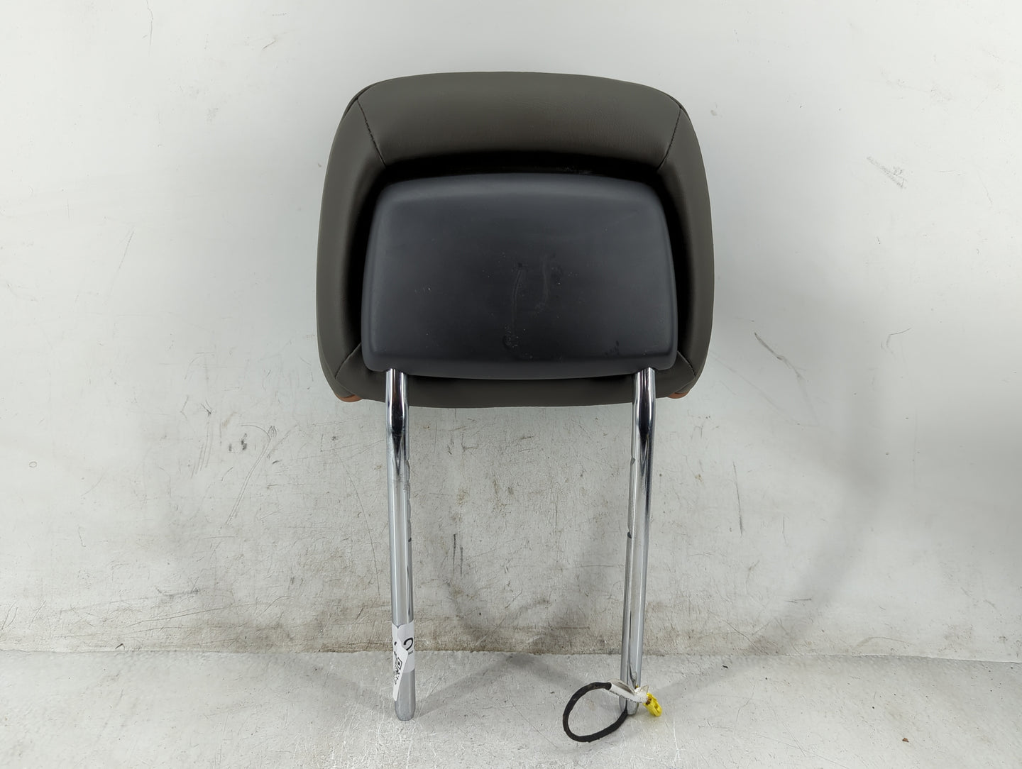 2011 Jeep Grand Cherokee Headrest Head Rest Front Driver Passenger Seat - Oemusedautoparts1.com