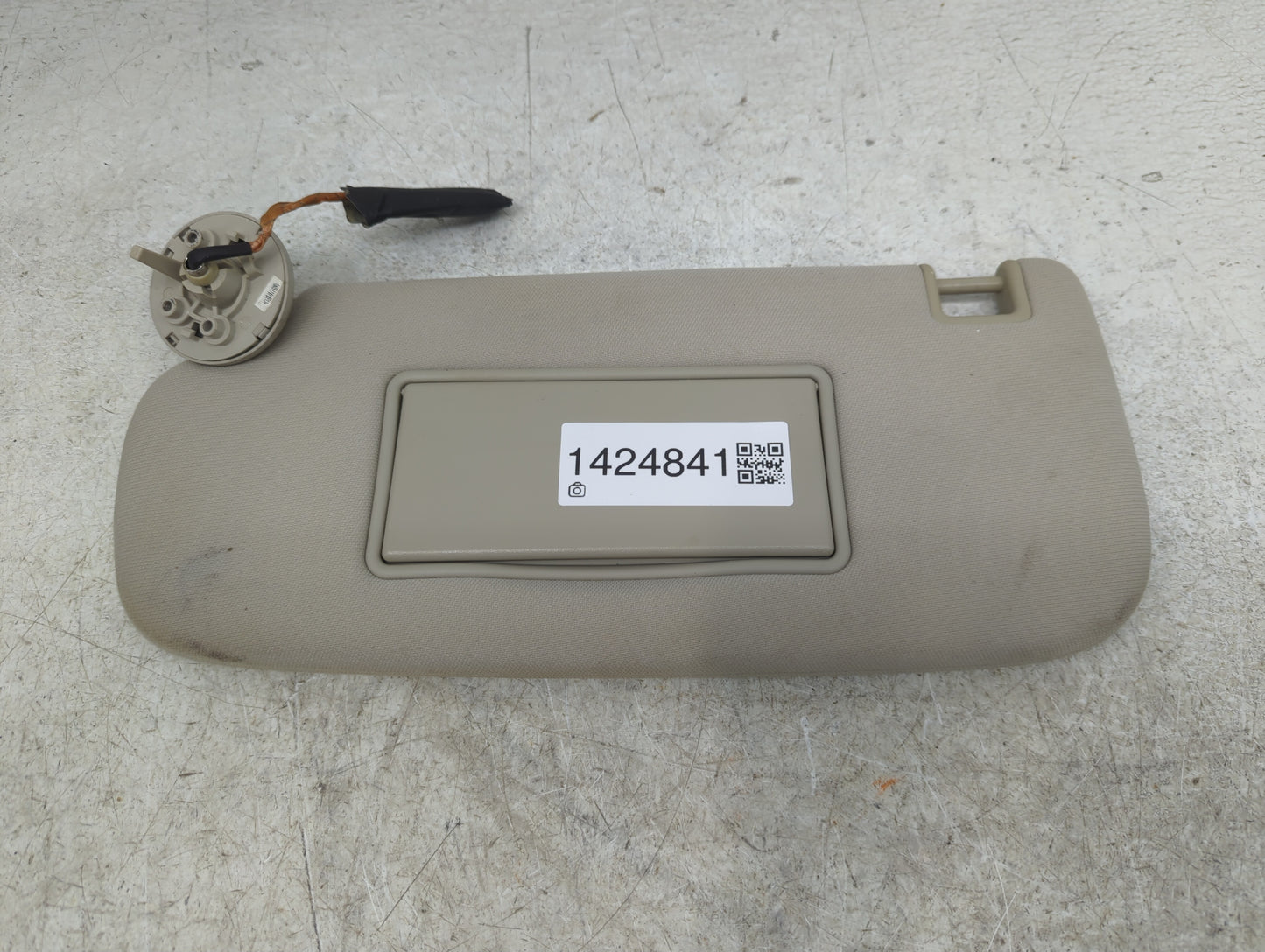2011-2013 Jeep Grand Cherokee Sun Visor Shade Replacement Driver Left Mirror Fits OEM Used Auto Parts - Oemusedautoparts1.co