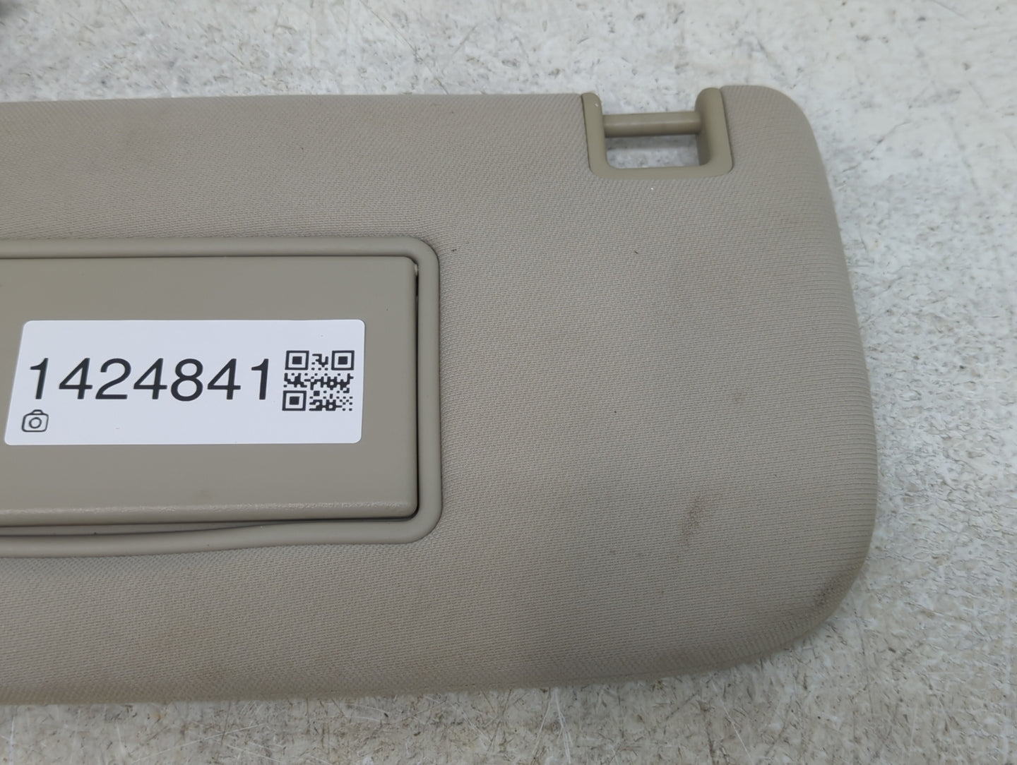 2011-2013 Jeep Grand Cherokee Sun Visor Shade Replacement Driver Left Mirror Fits OEM Used Auto Parts - Oemusedautoparts1.co
