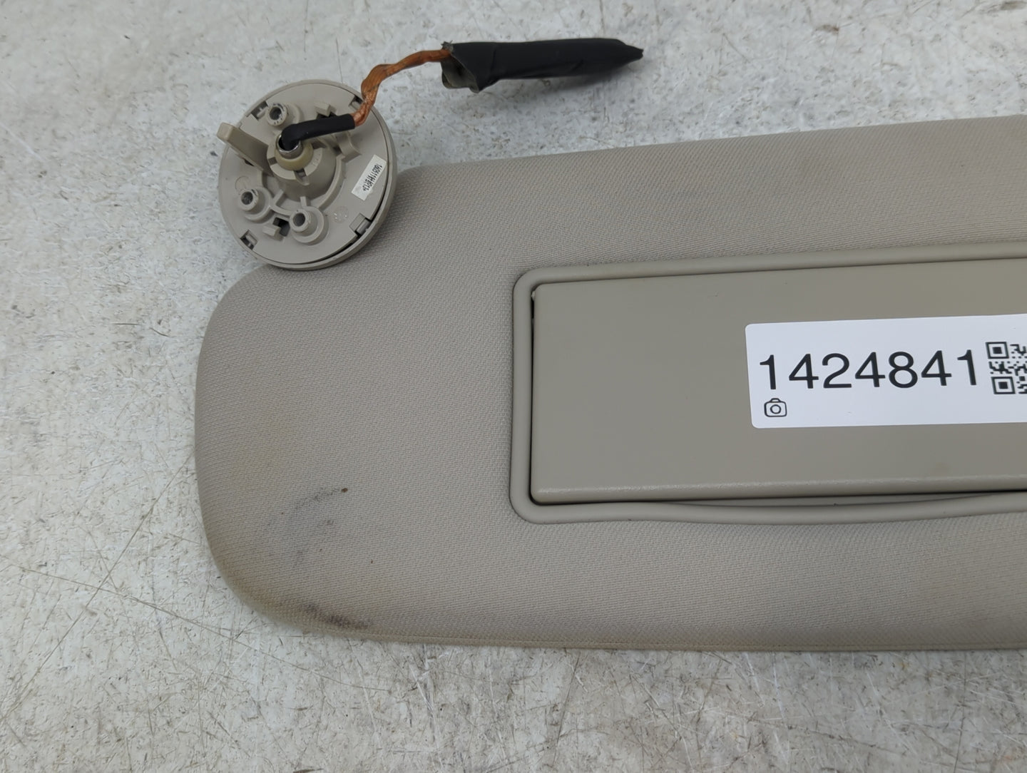 2011-2013 Jeep Grand Cherokee Sun Visor Shade Replacement Driver Left Mirror Fits OEM Used Auto Parts - Oemusedautoparts1.co
