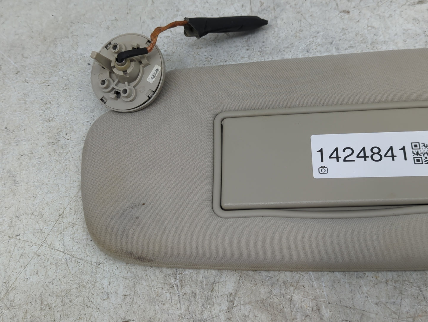 2011-2013 Jeep Grand Cherokee Sun Visor Shade Replacement Driver Left Mirror Fits OEM Used Auto Parts - Oemusedautoparts1.co